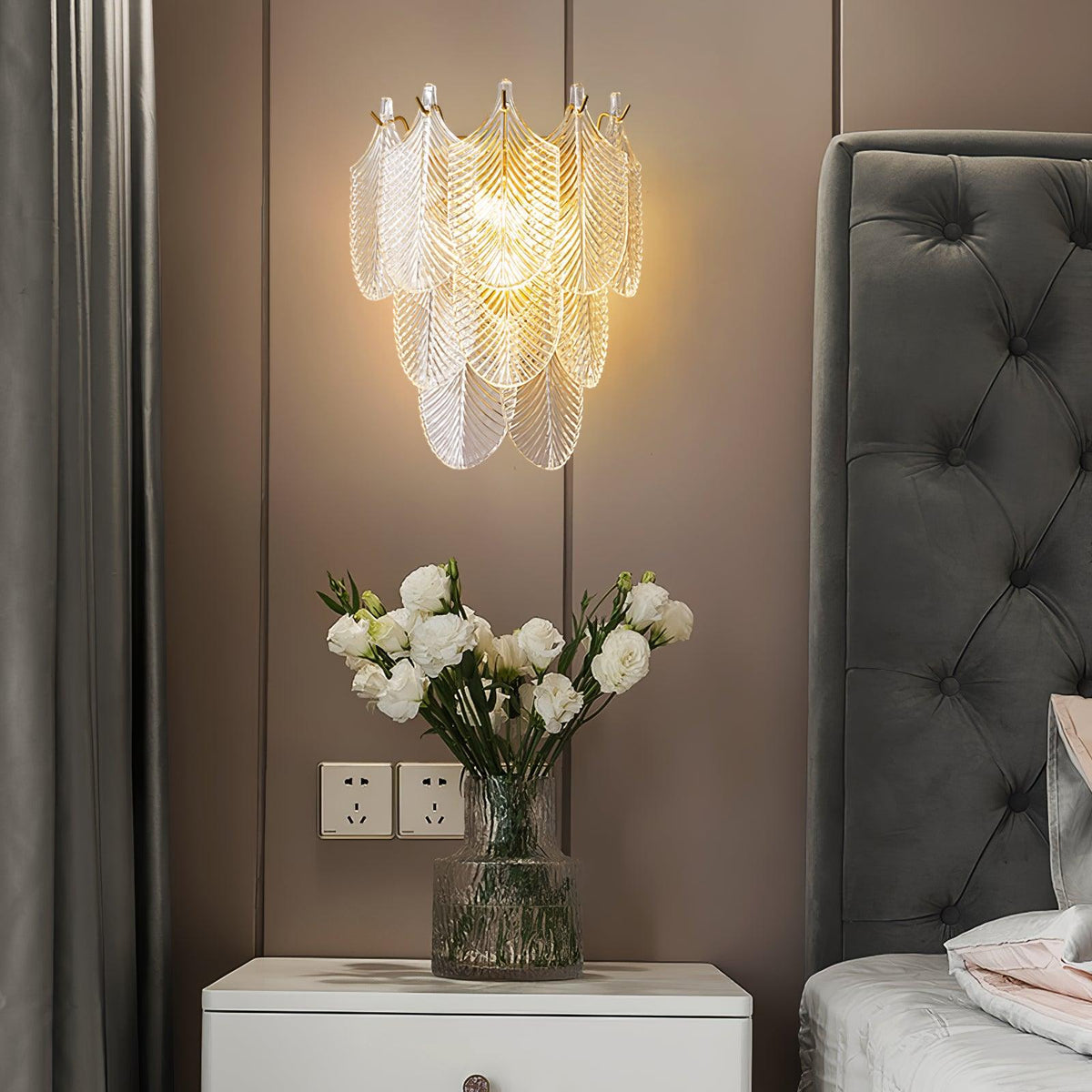 Eveno Metal Glass Leaf-inspired Wall Sconce