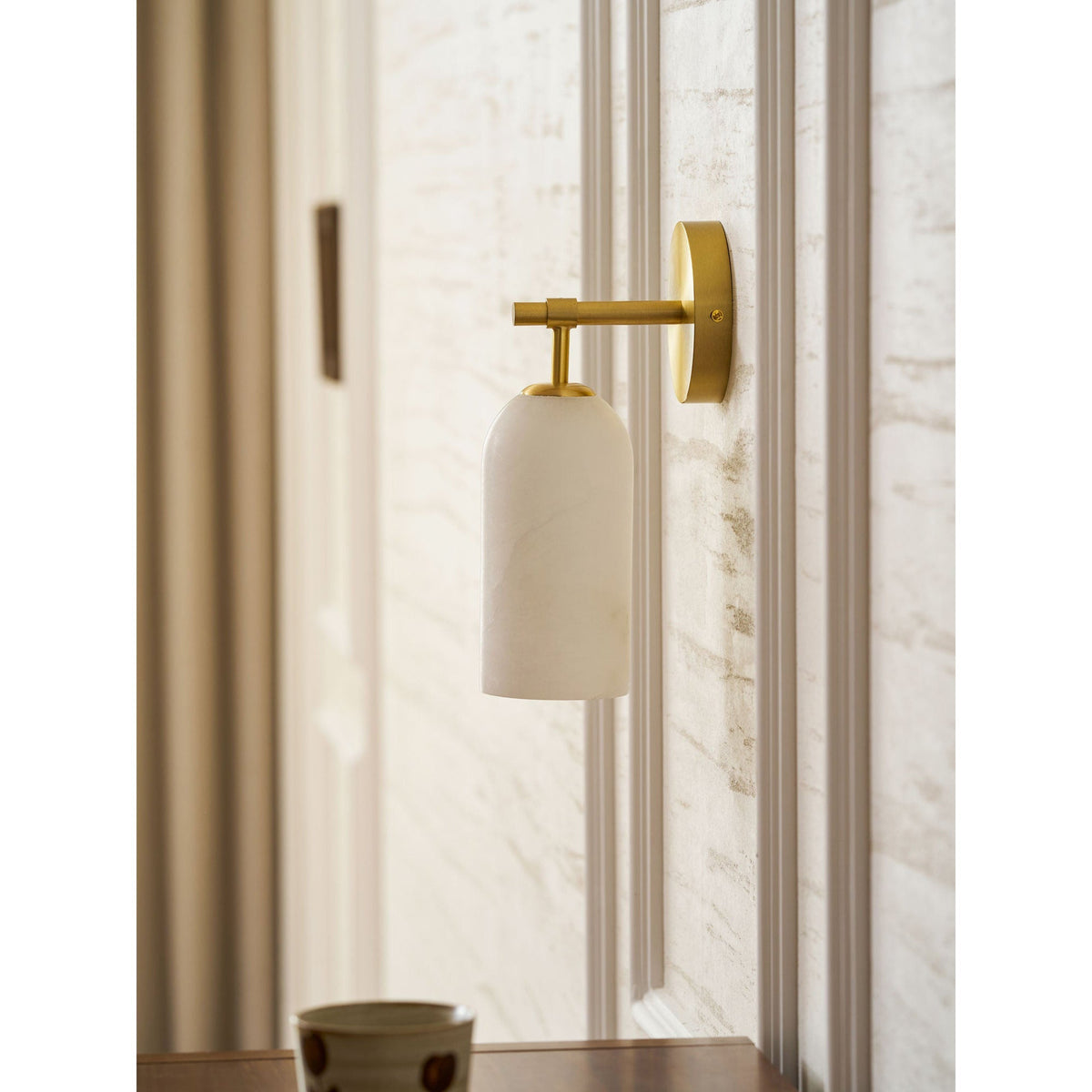 Zowen Pillar Alabaster Indoor Wall Light
