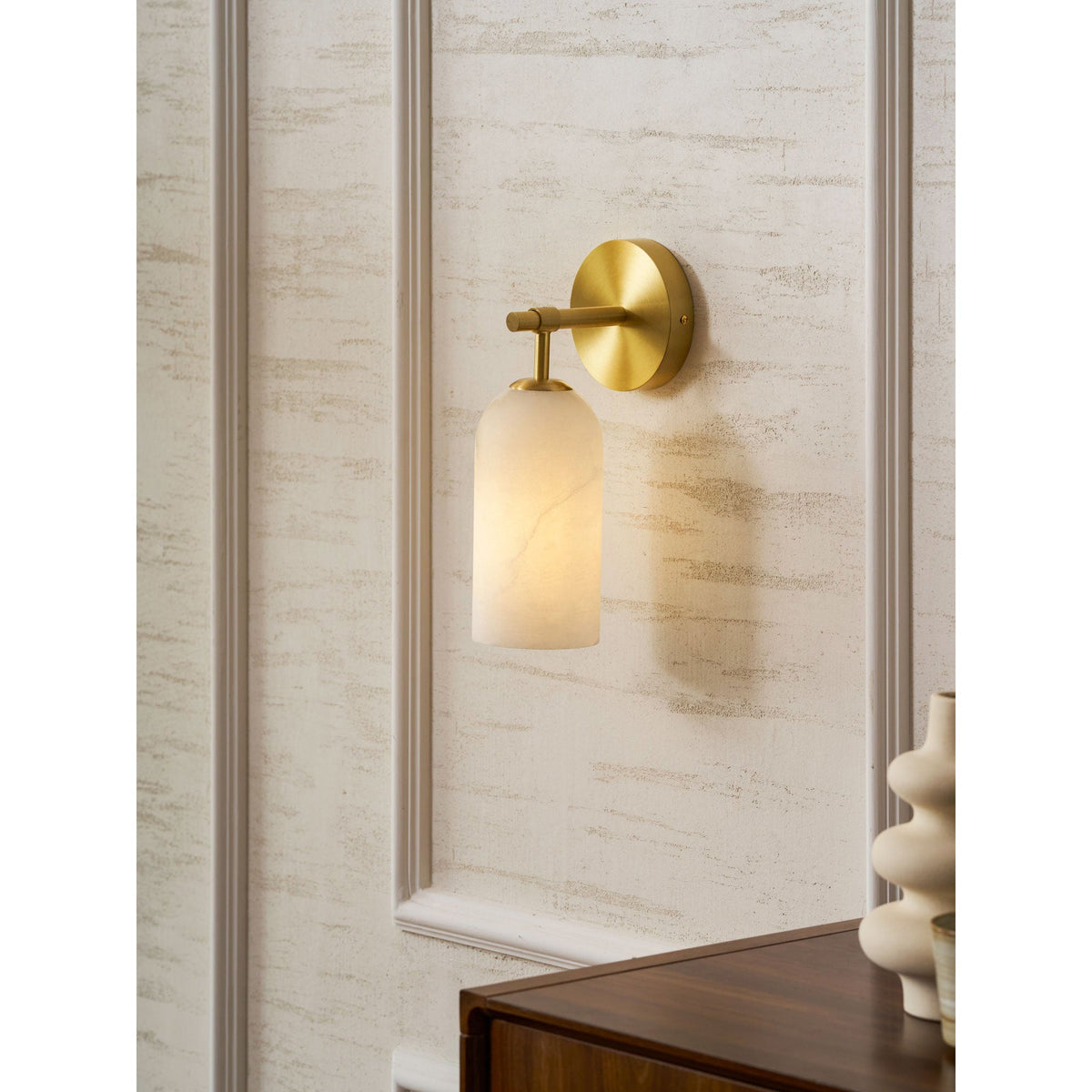 Zowen Pillar Alabaster Indoor Wall Light