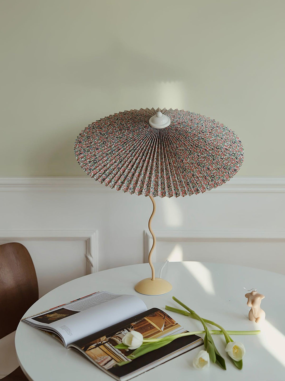 Krenis Fabric Artistic Table Lamp