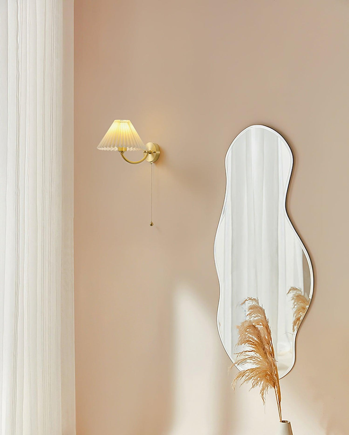 Dovrin Elegance Pleated Brass Fabric Wall Lamp