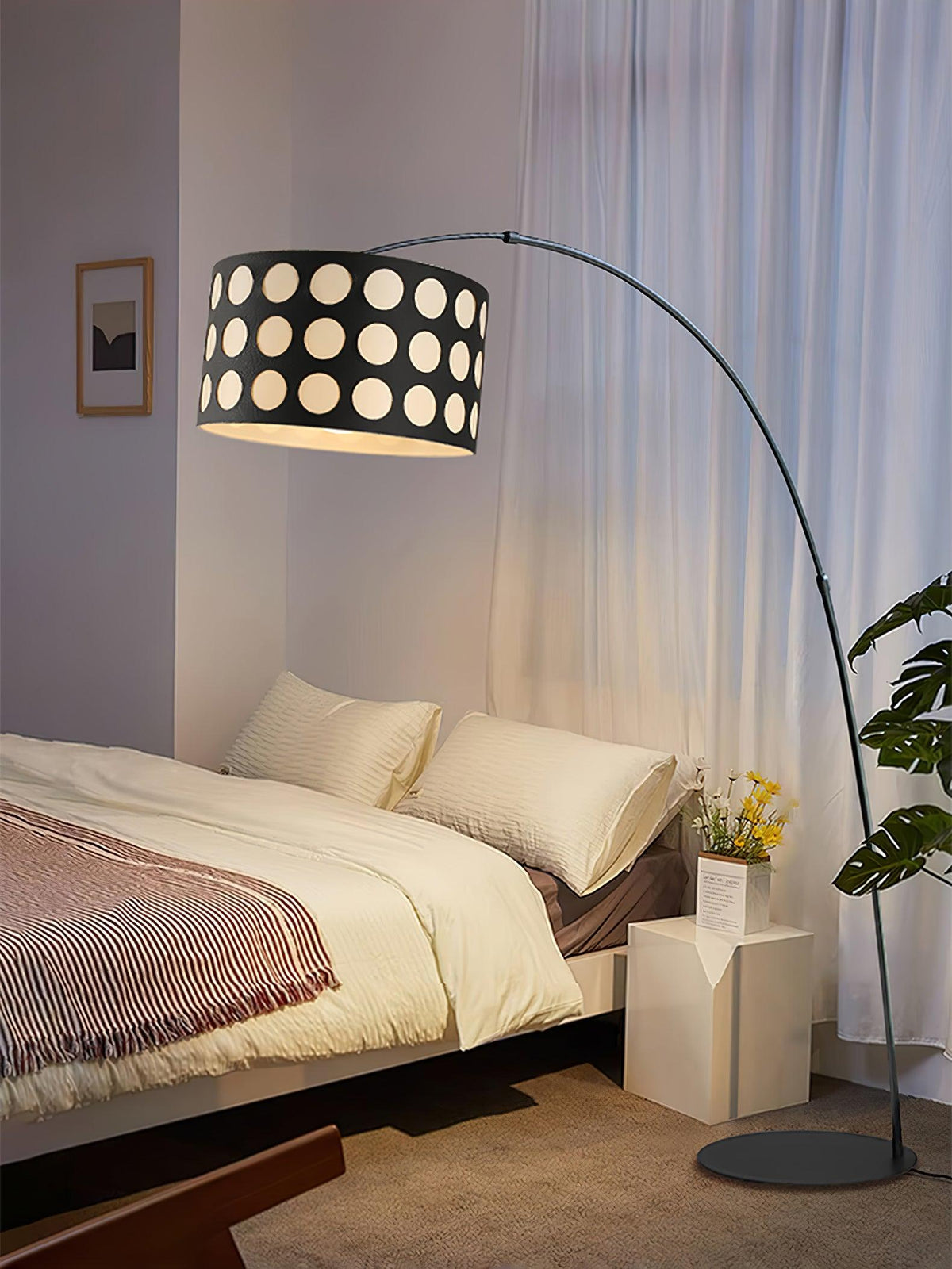 Avmirion Noir Arc Floor Lamp