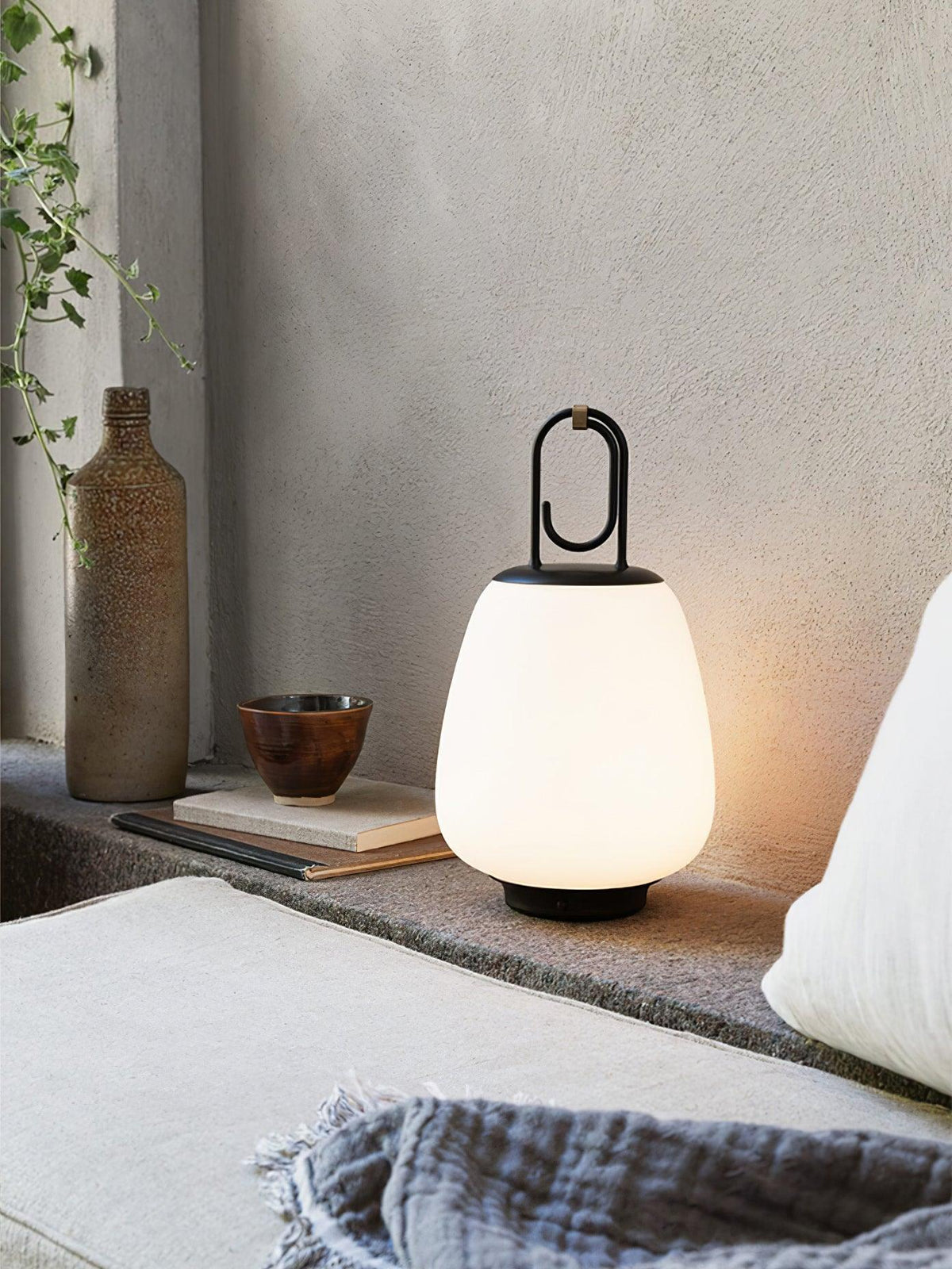 Olloril Contemporary Glass Table Lamp