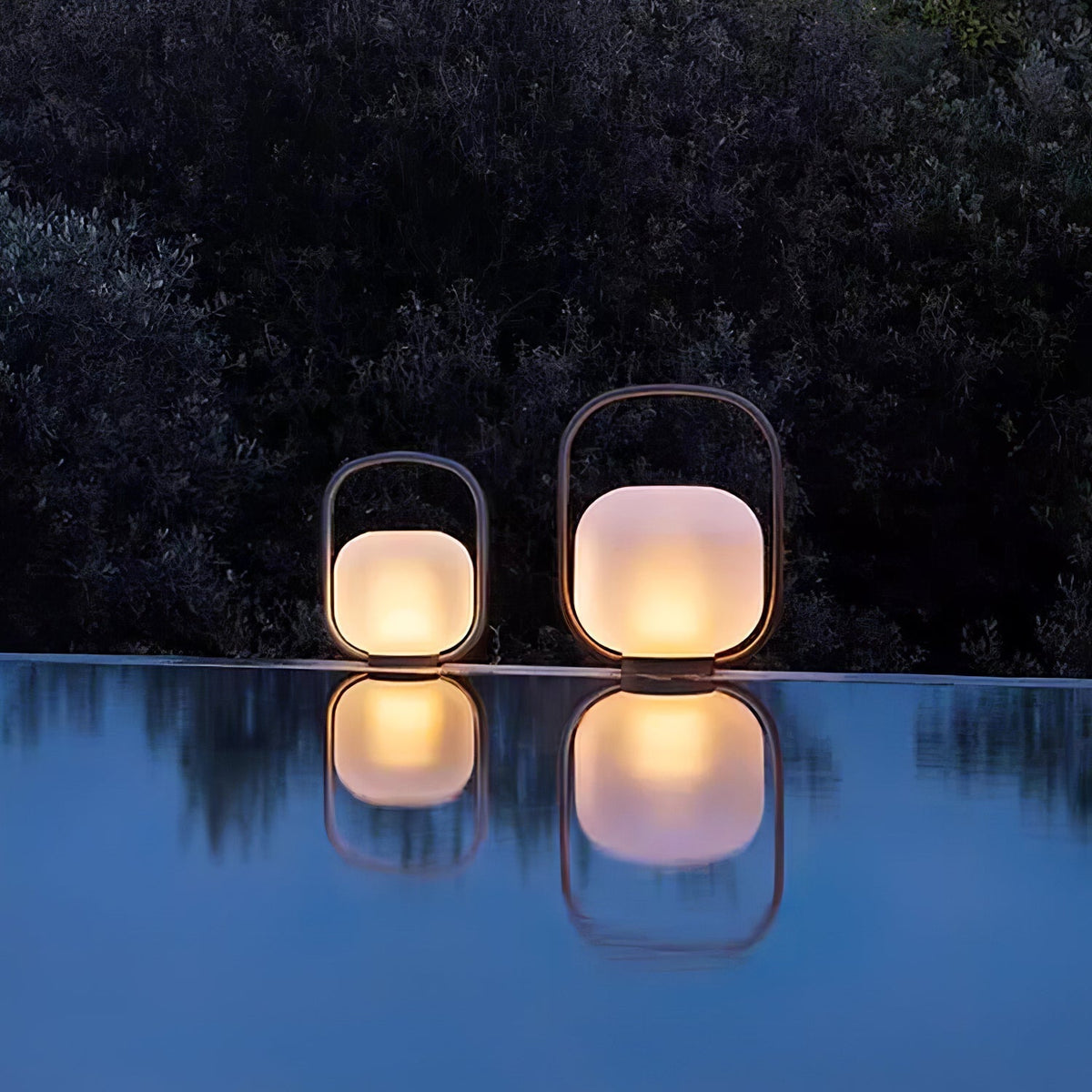 Zelaeon Minimalist Glass Table Lamp