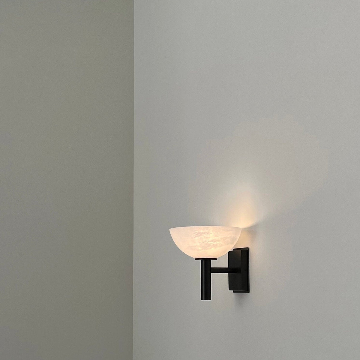 Avenenaria Alabaster Wall Lamp
