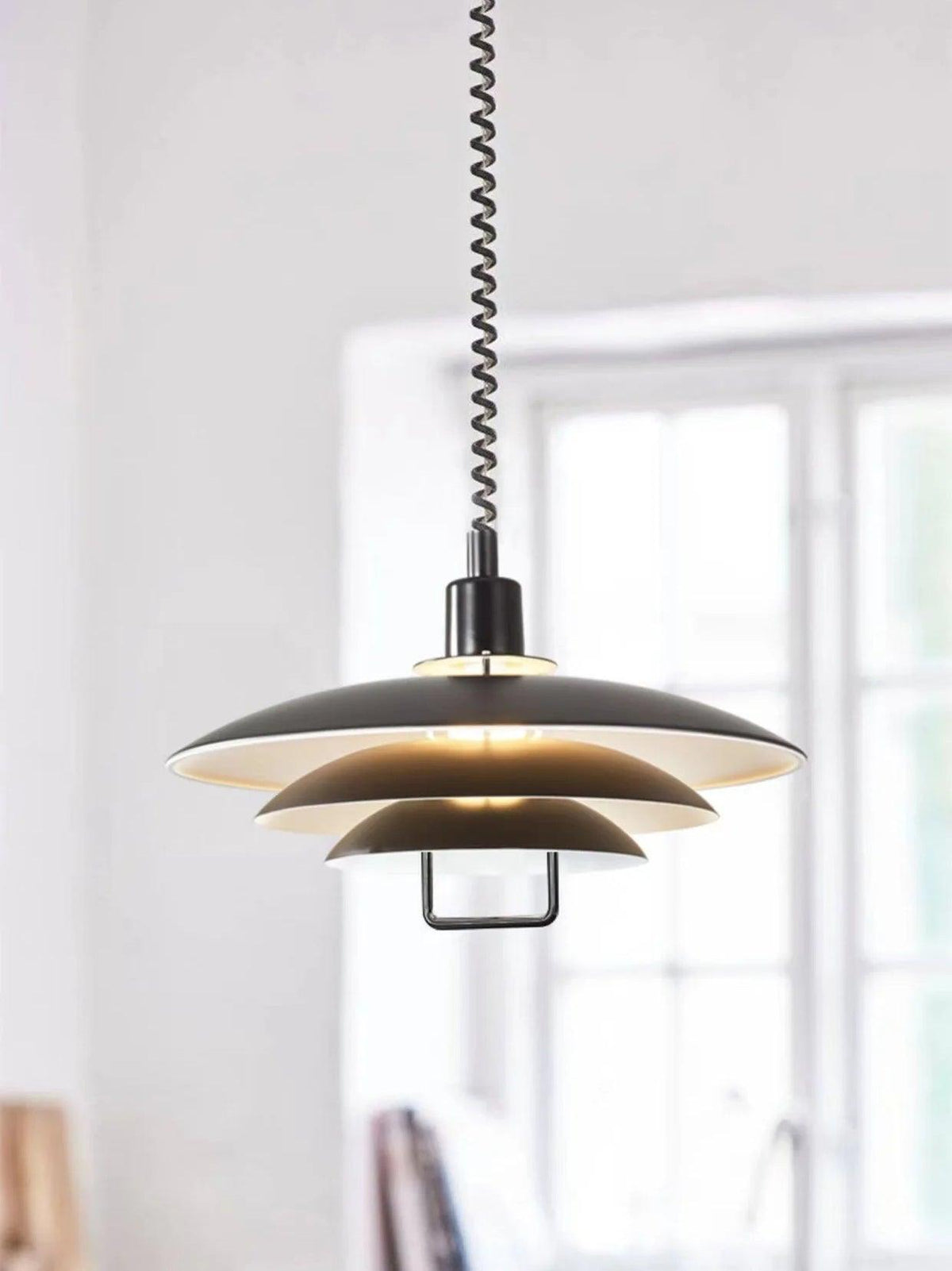 Divor Aluminum Glam Pendant Lamp