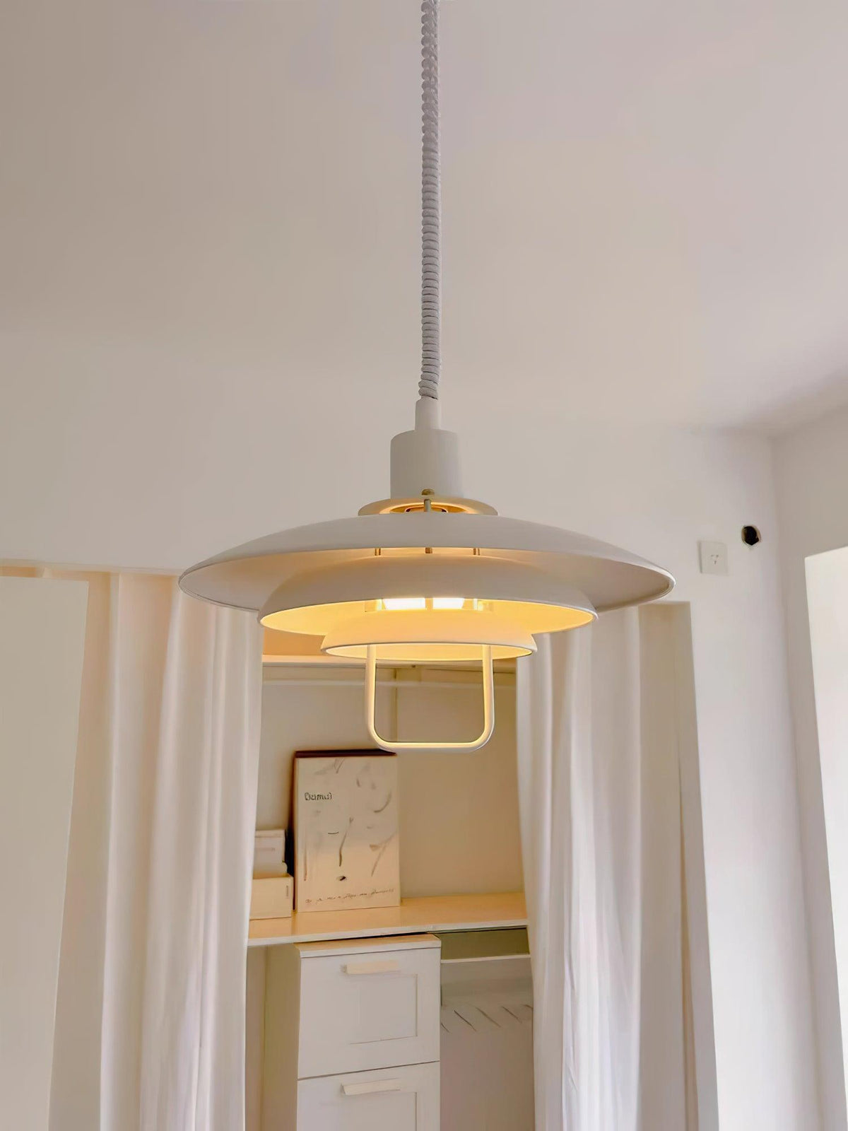 Divor Aluminum Glam Pendant Lamp