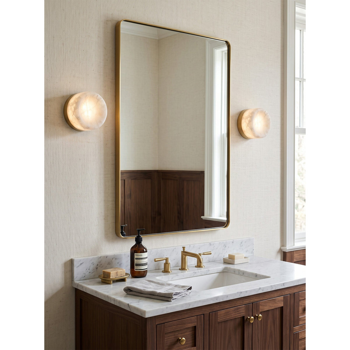 Viraivaine Wall Light