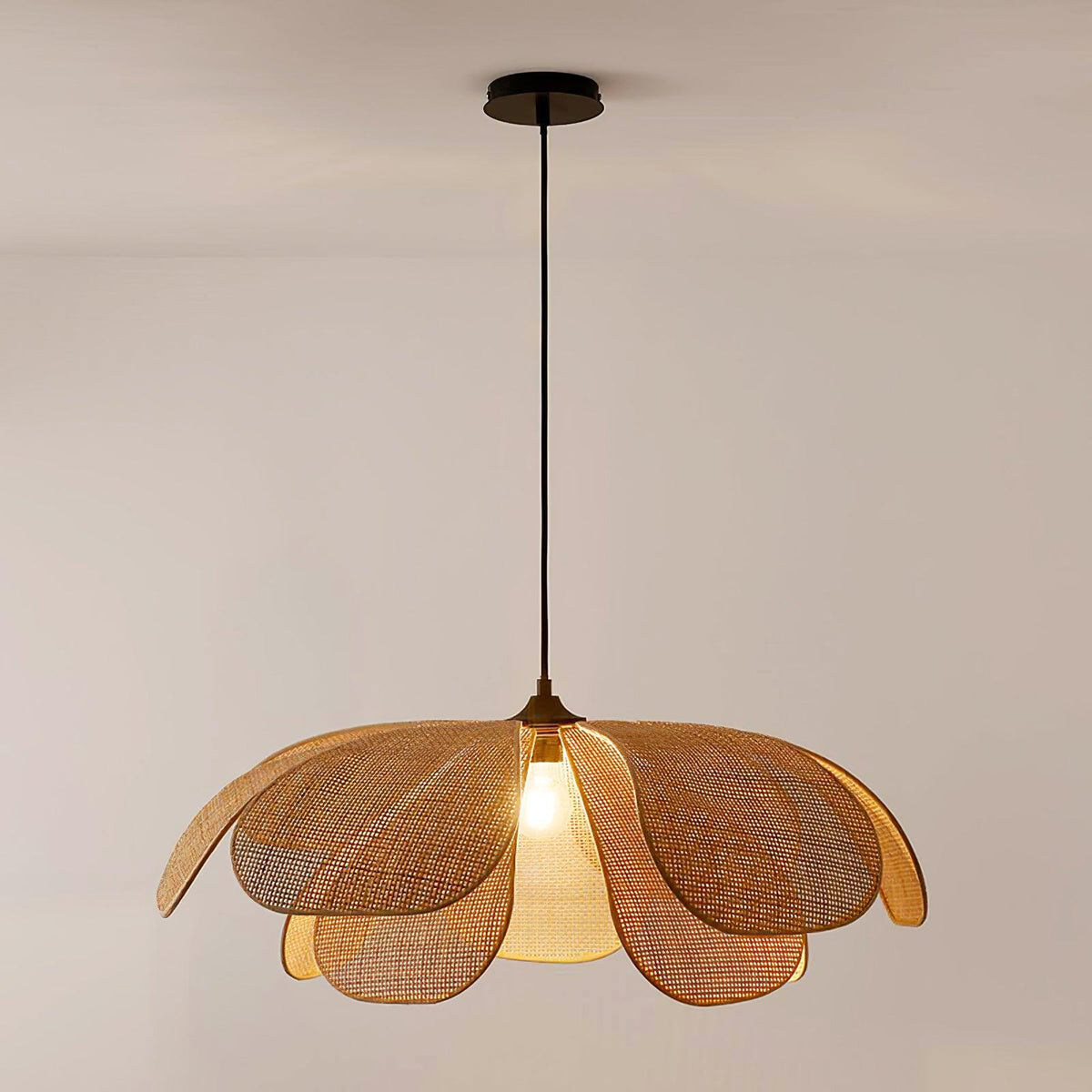 Petaral Rattan Retro Pendant Lamp