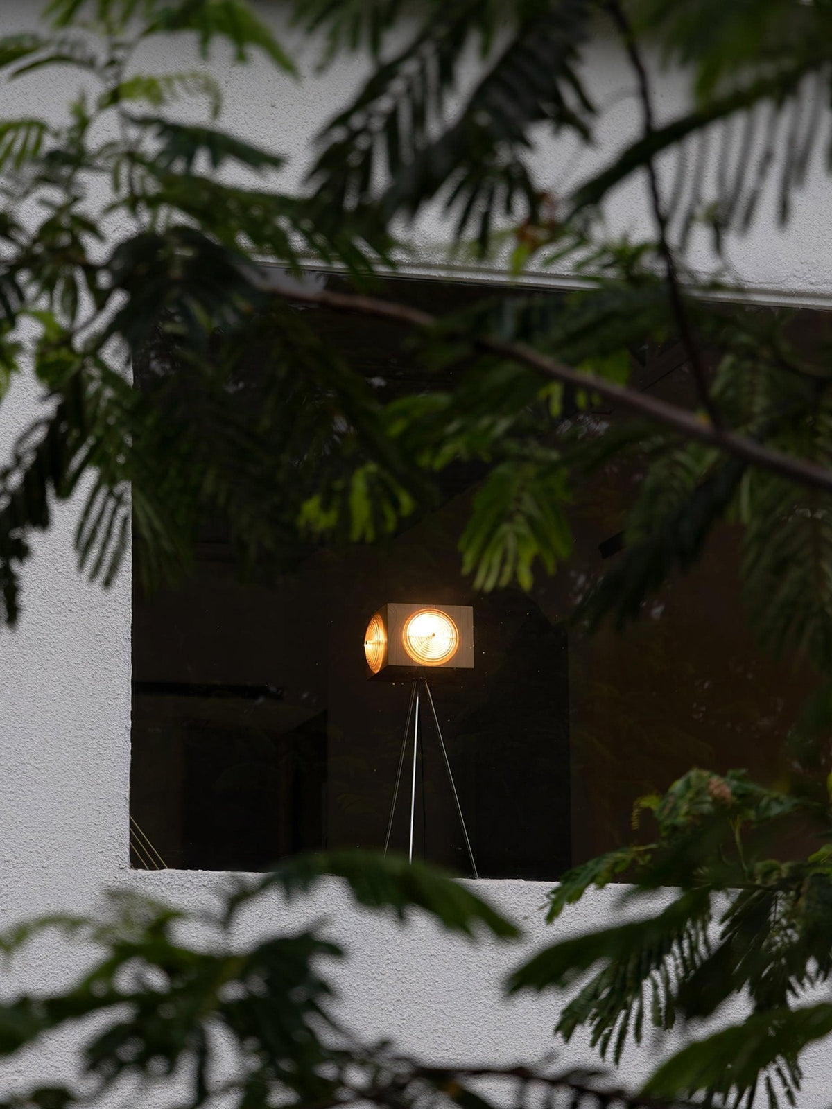 Vesoren Tripod Wood Floor Lamp