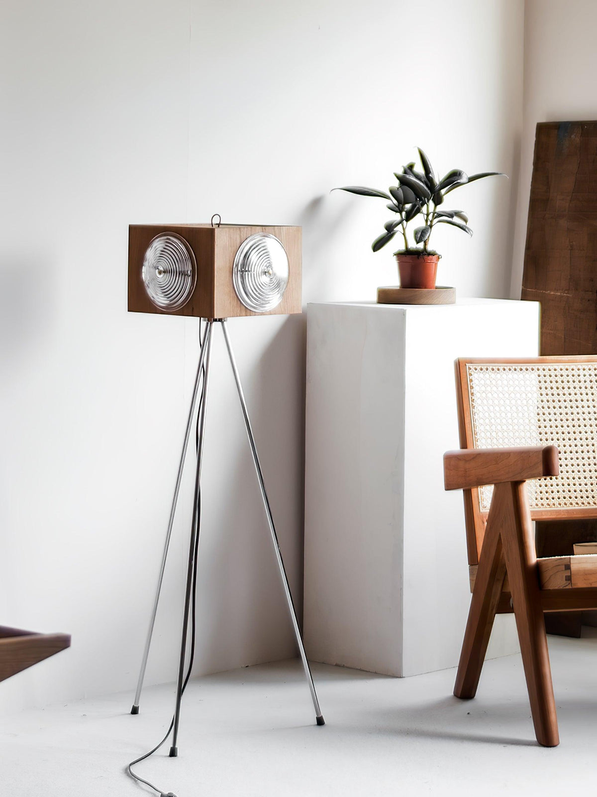 Vesoren Tripod Wood Floor Lamp