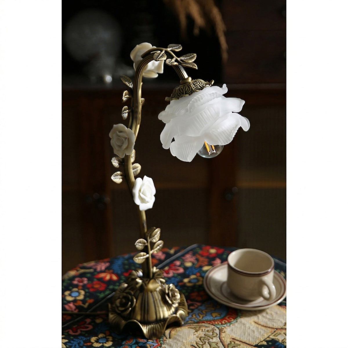 Liorarena Floral Table Lamp
