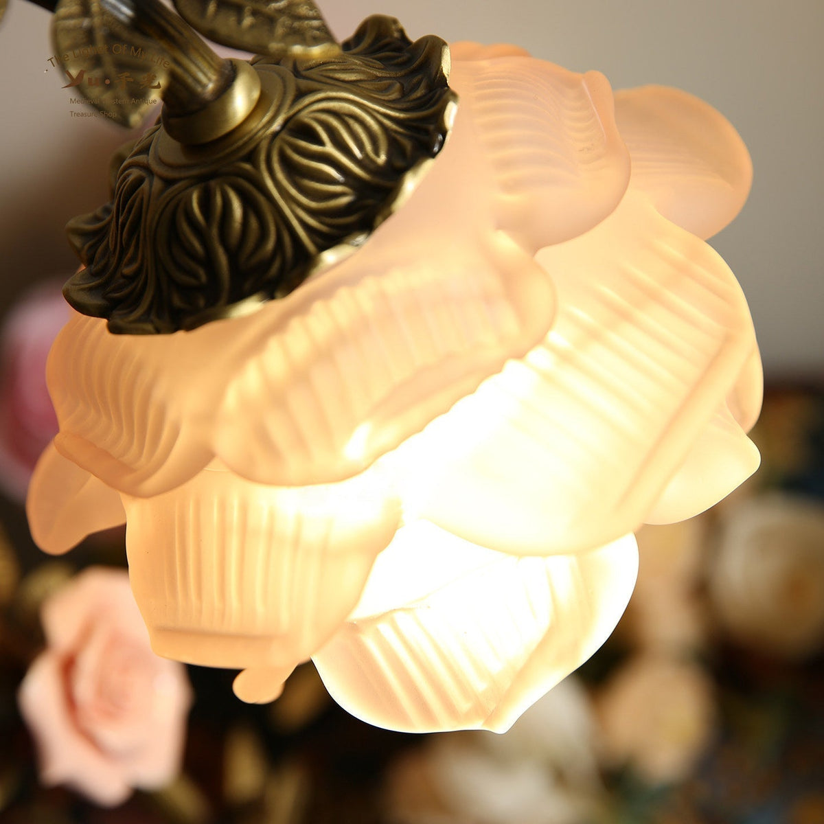 Liorarena Floral Table Lamp