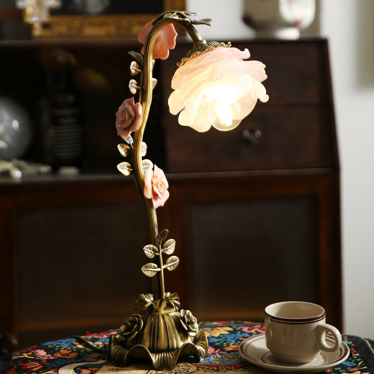 Liorarena Floral Table Lamp