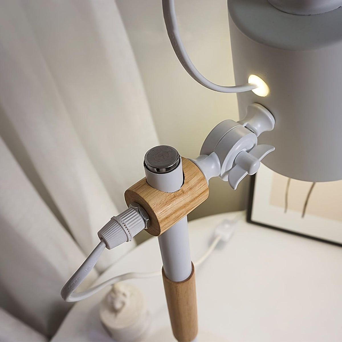 Addyson Minimalist Table Lamp
