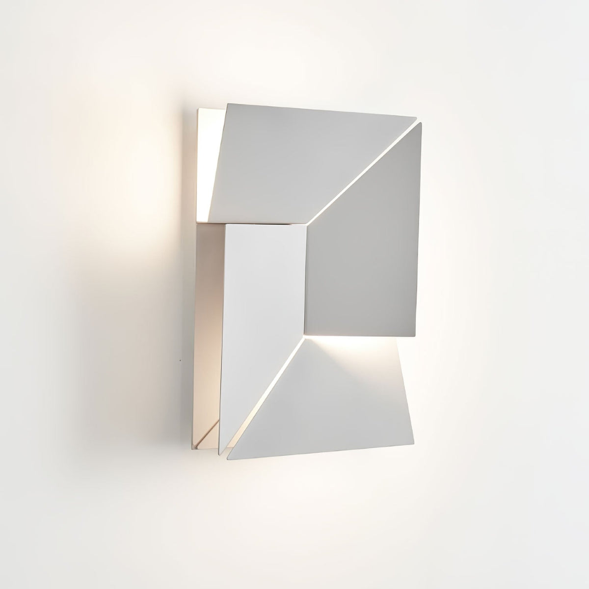 Wynor Shadows Grand Sconce Wall Lamp