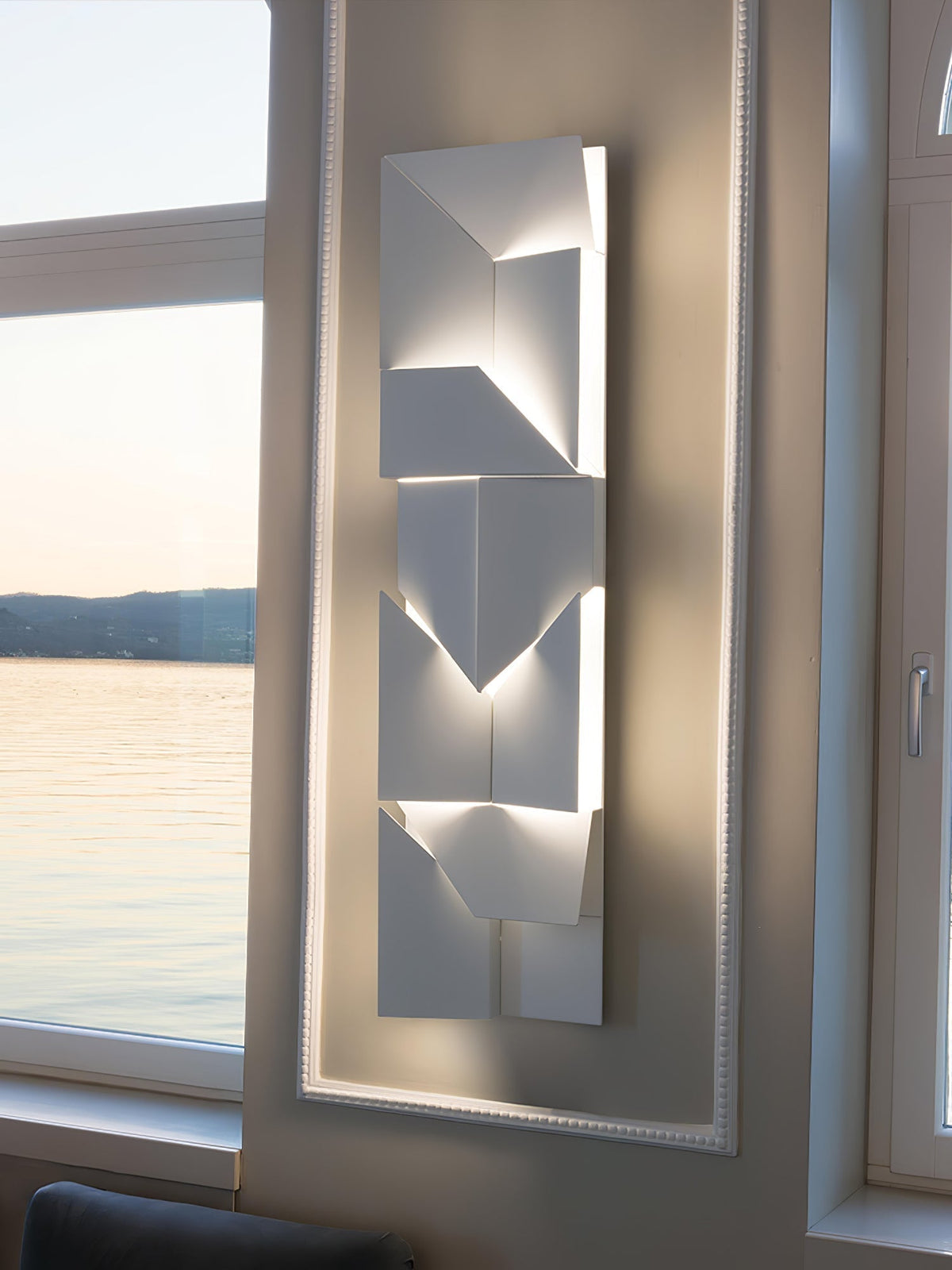 Wynor Shadows Grand Sconce Wall Lamp