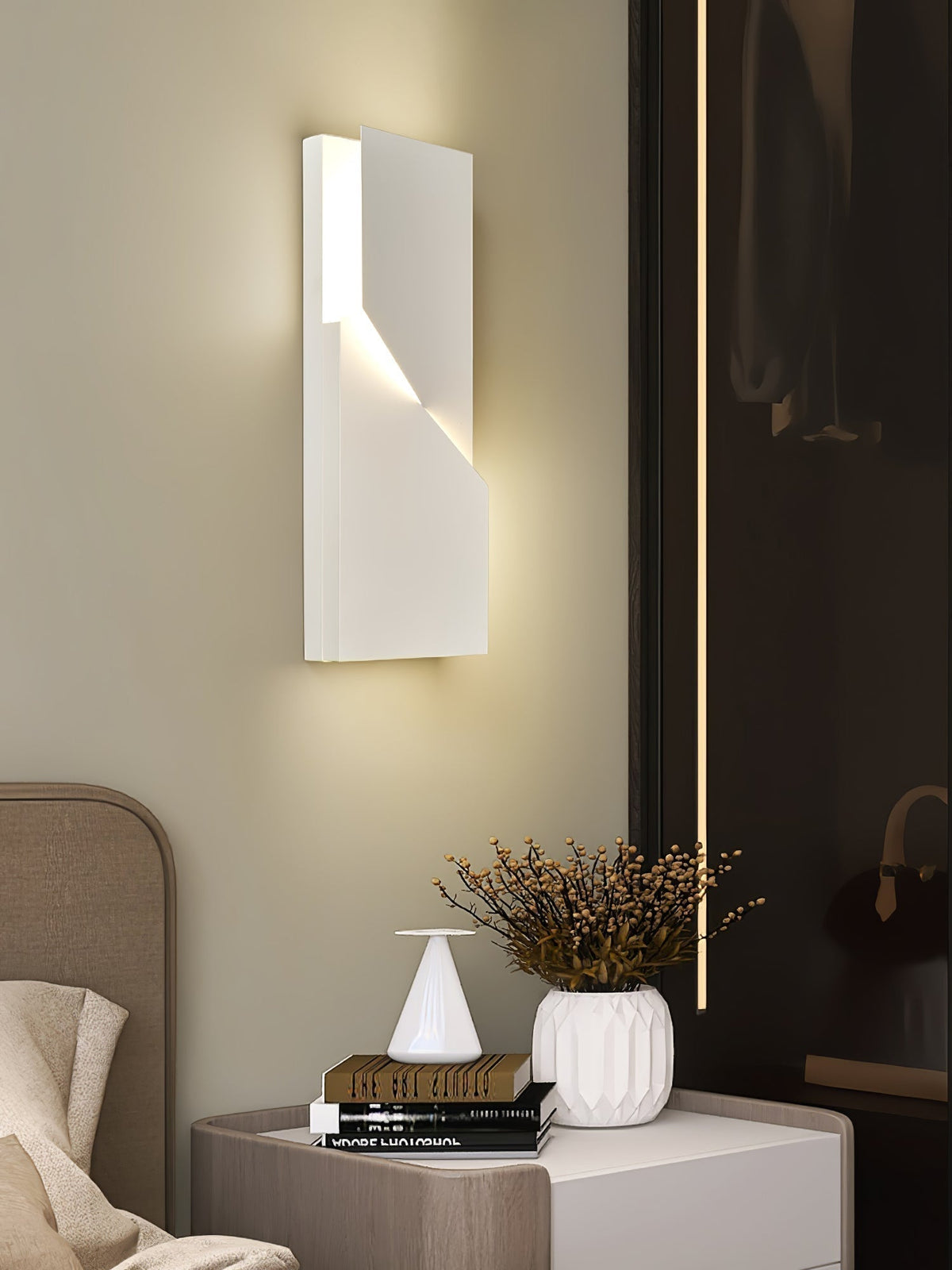 Deloza Shadows Rechargeable Grand Sconce Wall lamp