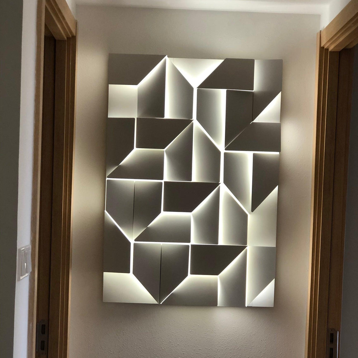 Wynor Shadows Grand Sconce Wall Lamp