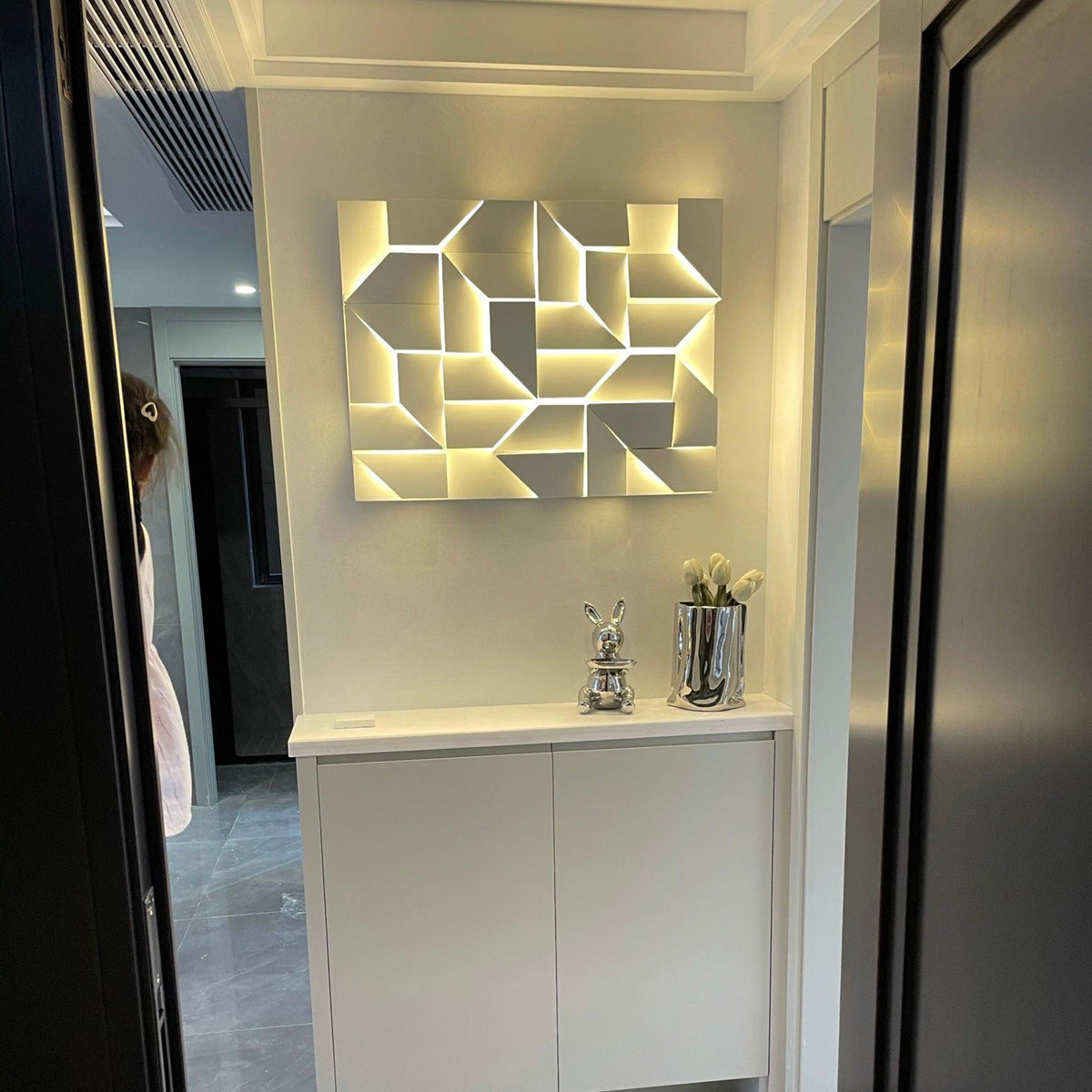 Wynor Shadows Grand Sconce Wall Lamp