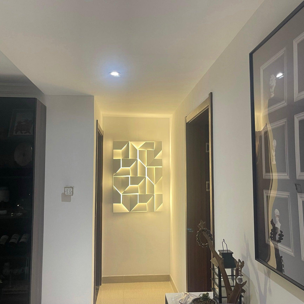 Deloza Shadows Rechargeable Grand Sconce Wall lamp