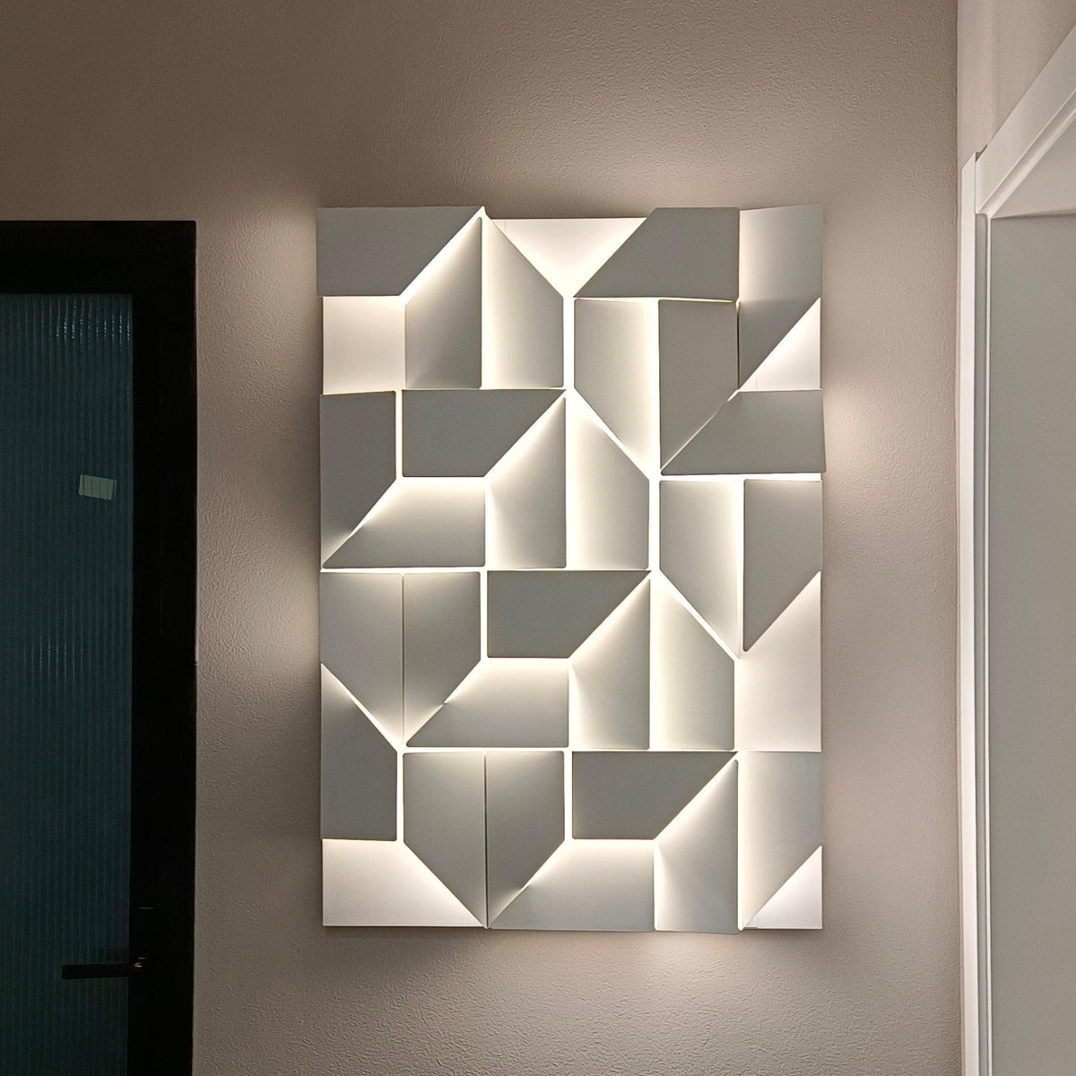 Wynor Shadows Grand Sconce Wall Lamp