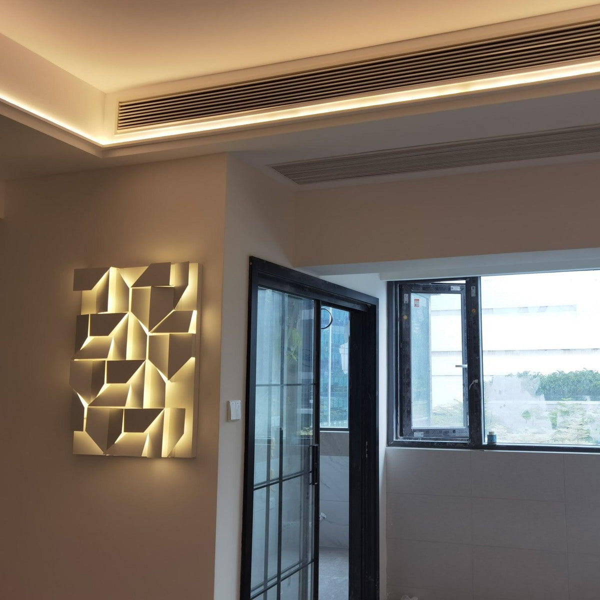 Wynor Shadows Grand Sconce Wall Lamp