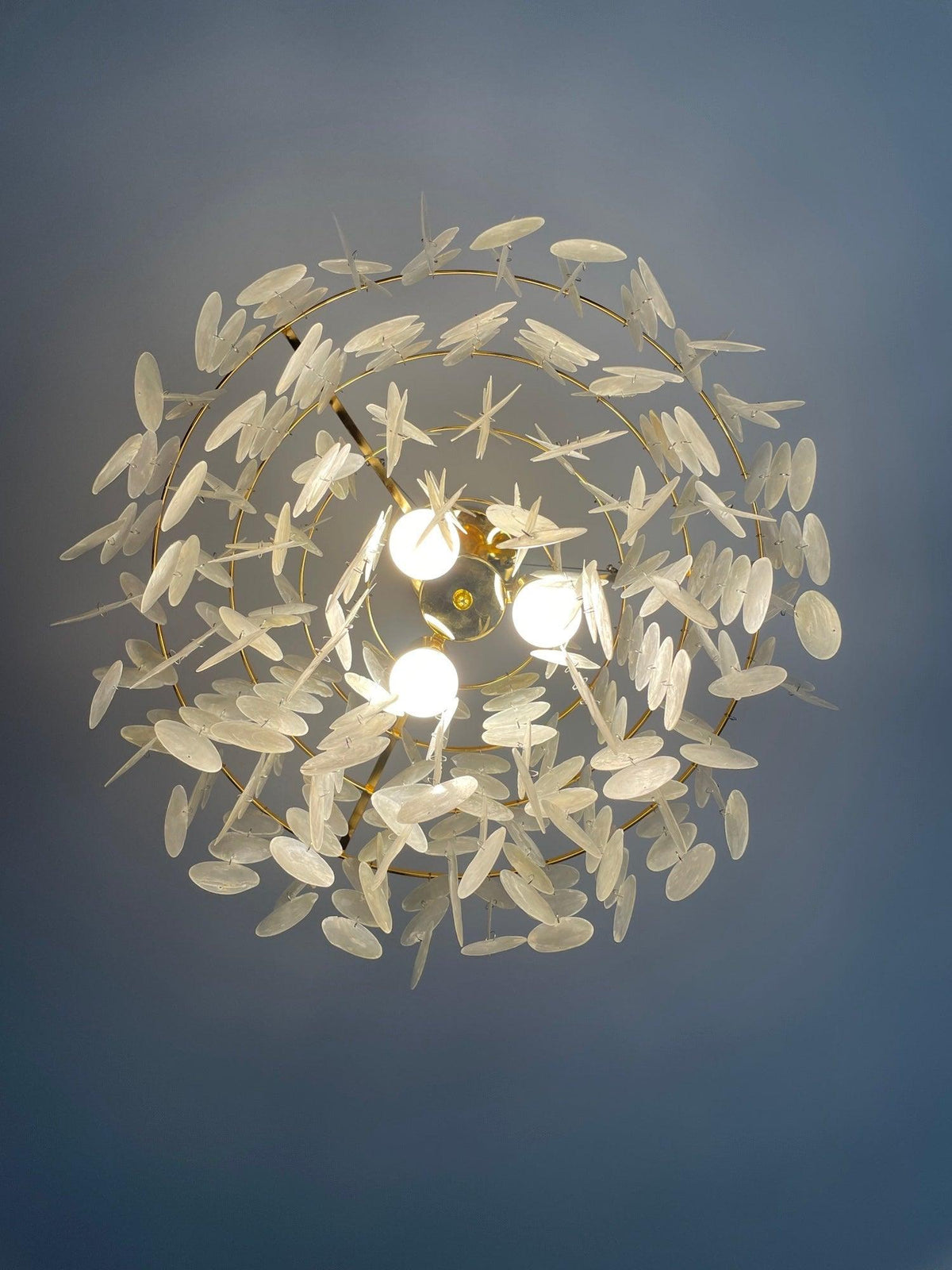 Esileth Postmodern Luxury Shell Wind Chime Chandelier