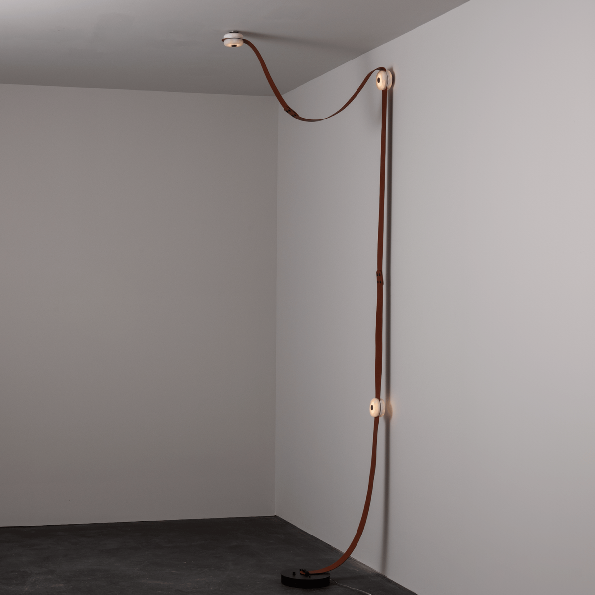 Seliine Floor-to-Ceiling Lamp