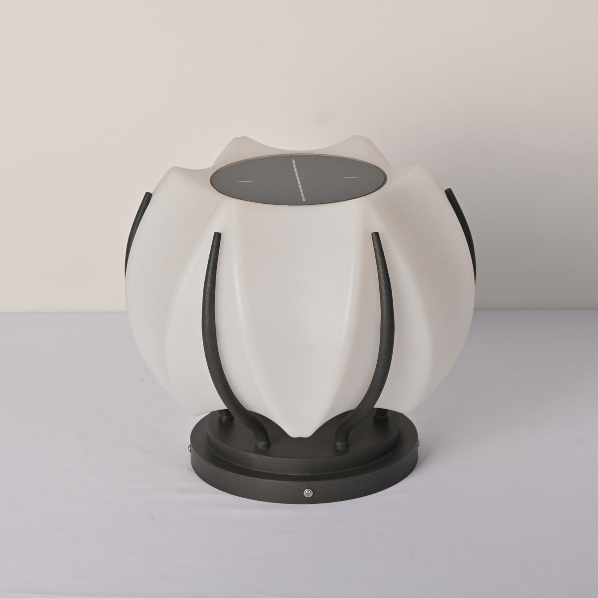Leon Minimalist Outdoor Light
