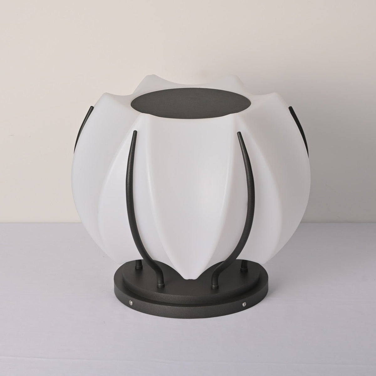 Leon Minimalist Outdoor Light
