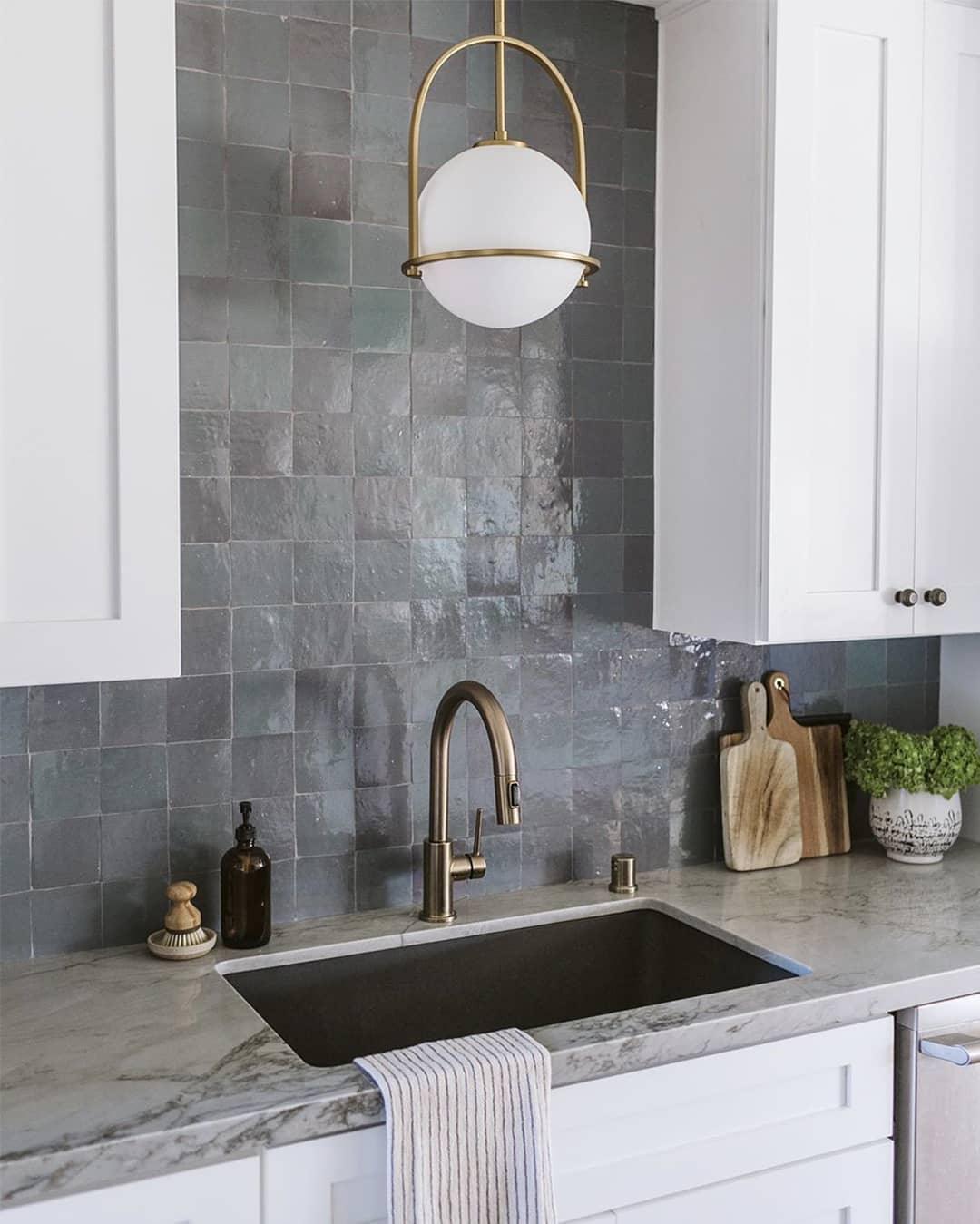Brandonis Modern Glass Pendant Light