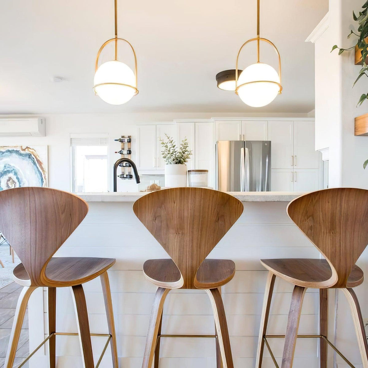 Brandonis Modern Glass Pendant Light