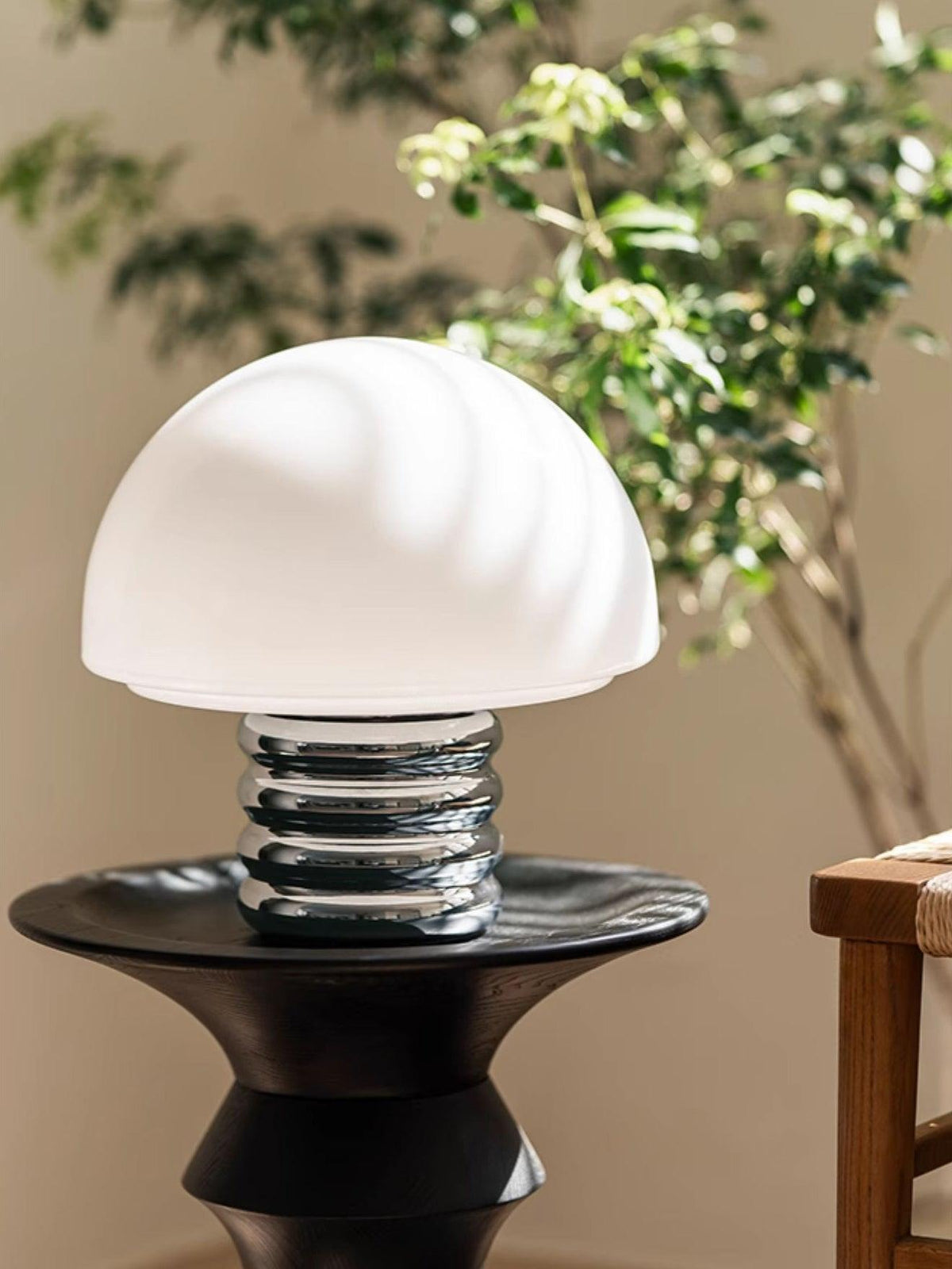 Ortvin Mminimalist Glass Table Lamp