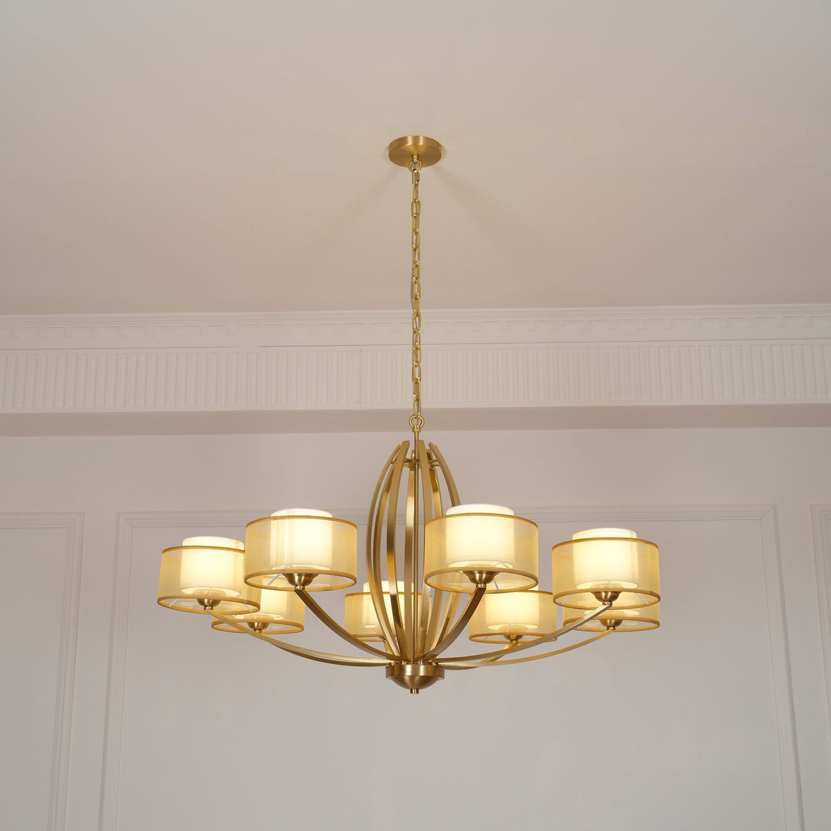 Lyvelus Chandelier