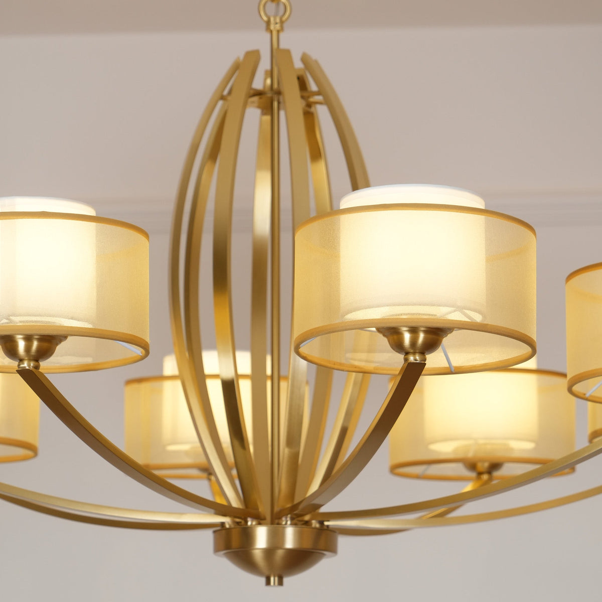 Lyvelus Chandelier