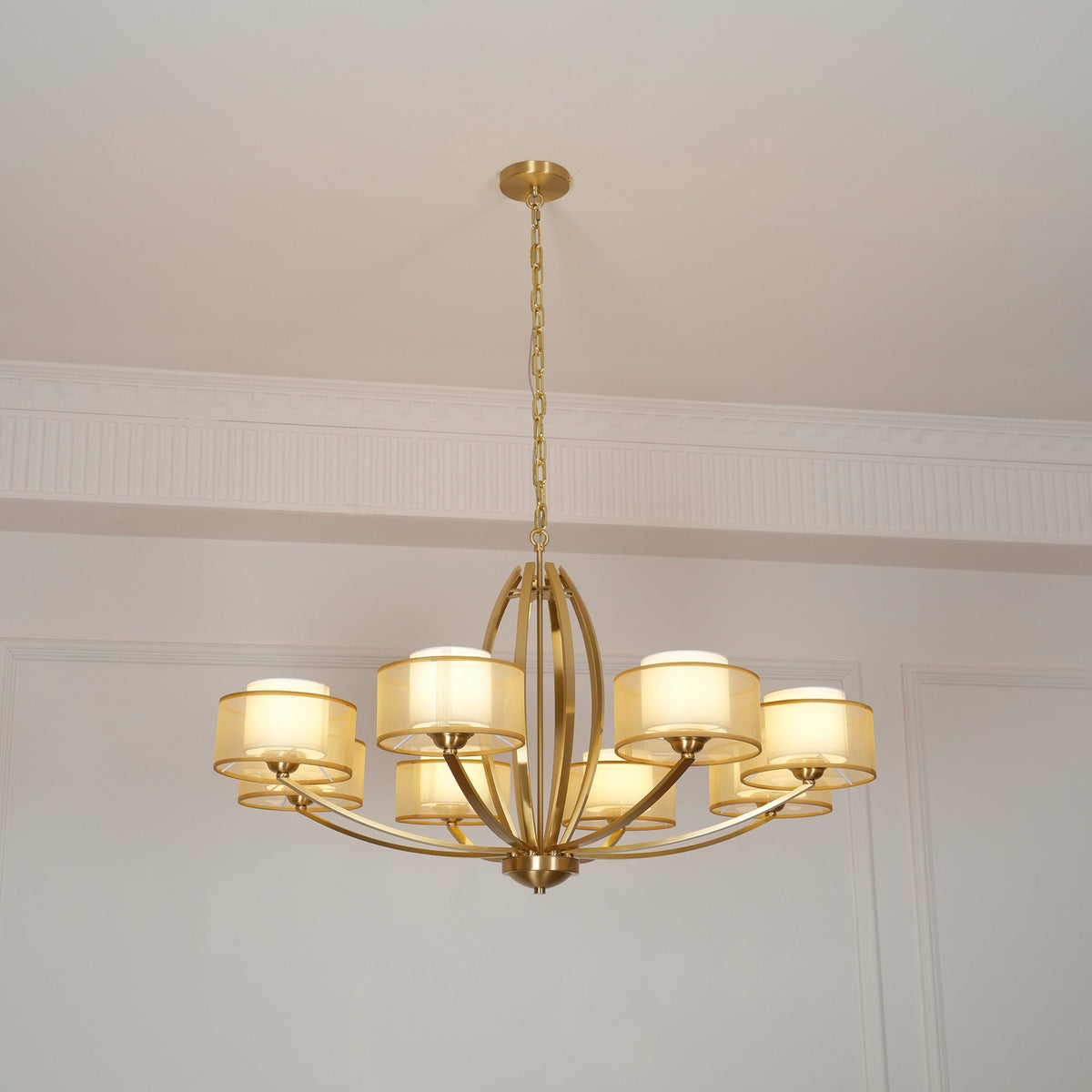 Lyvelus Chandelier