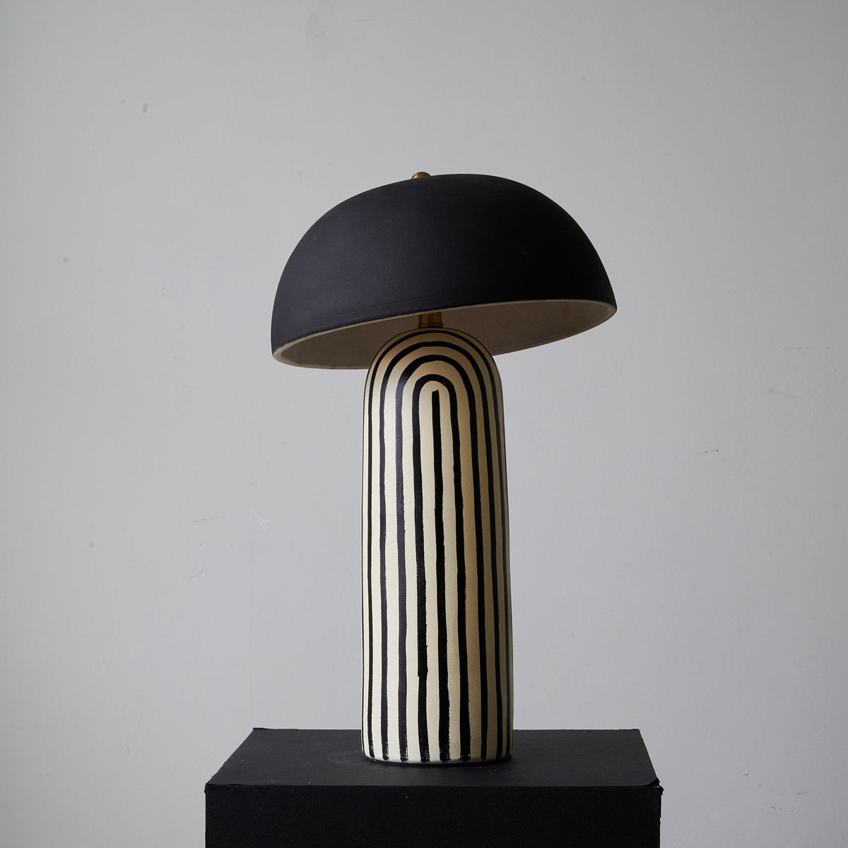Moxyn Minimalist Ceramics Table Lamp