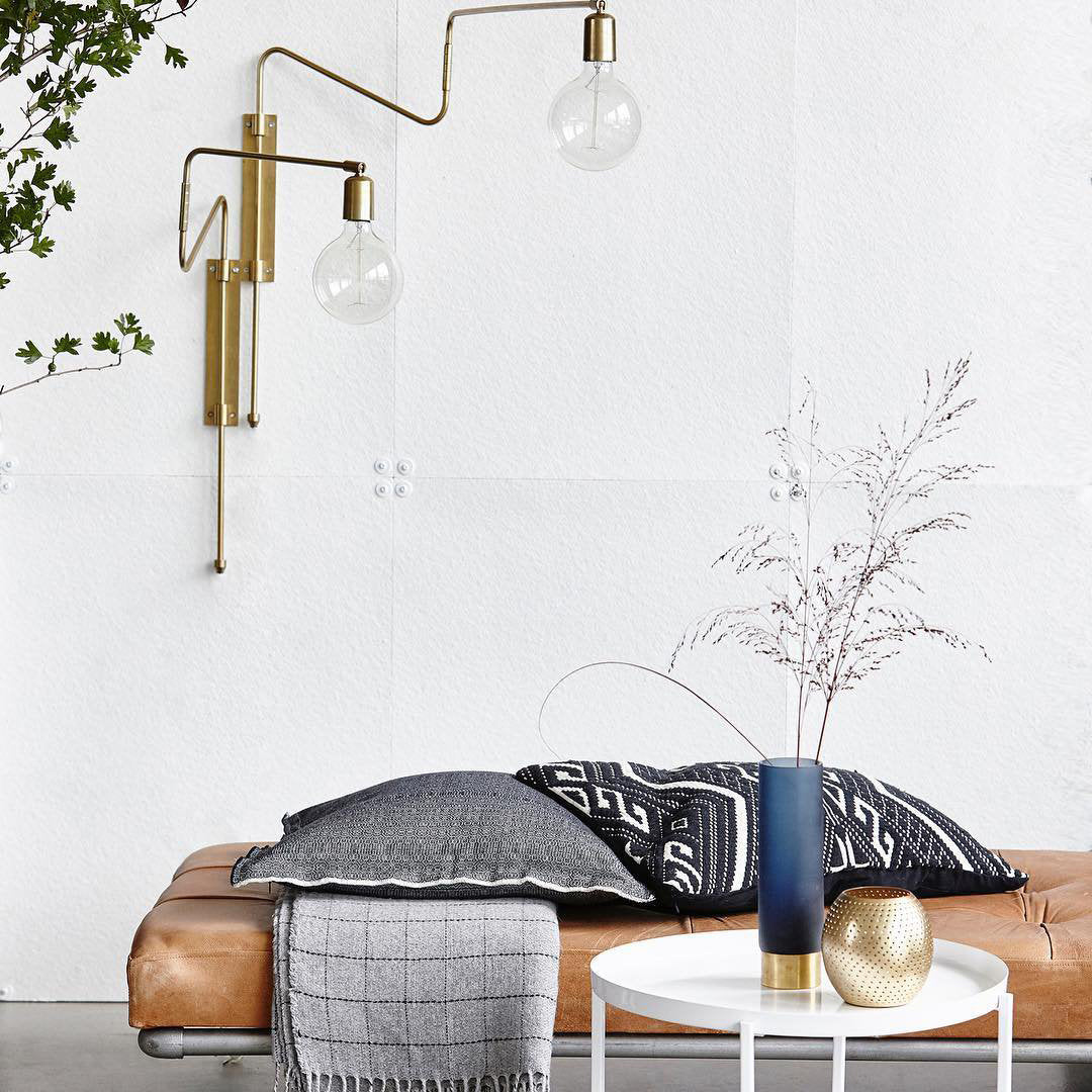 Elsoreth Modern Minimalist Swing Wall Lamp