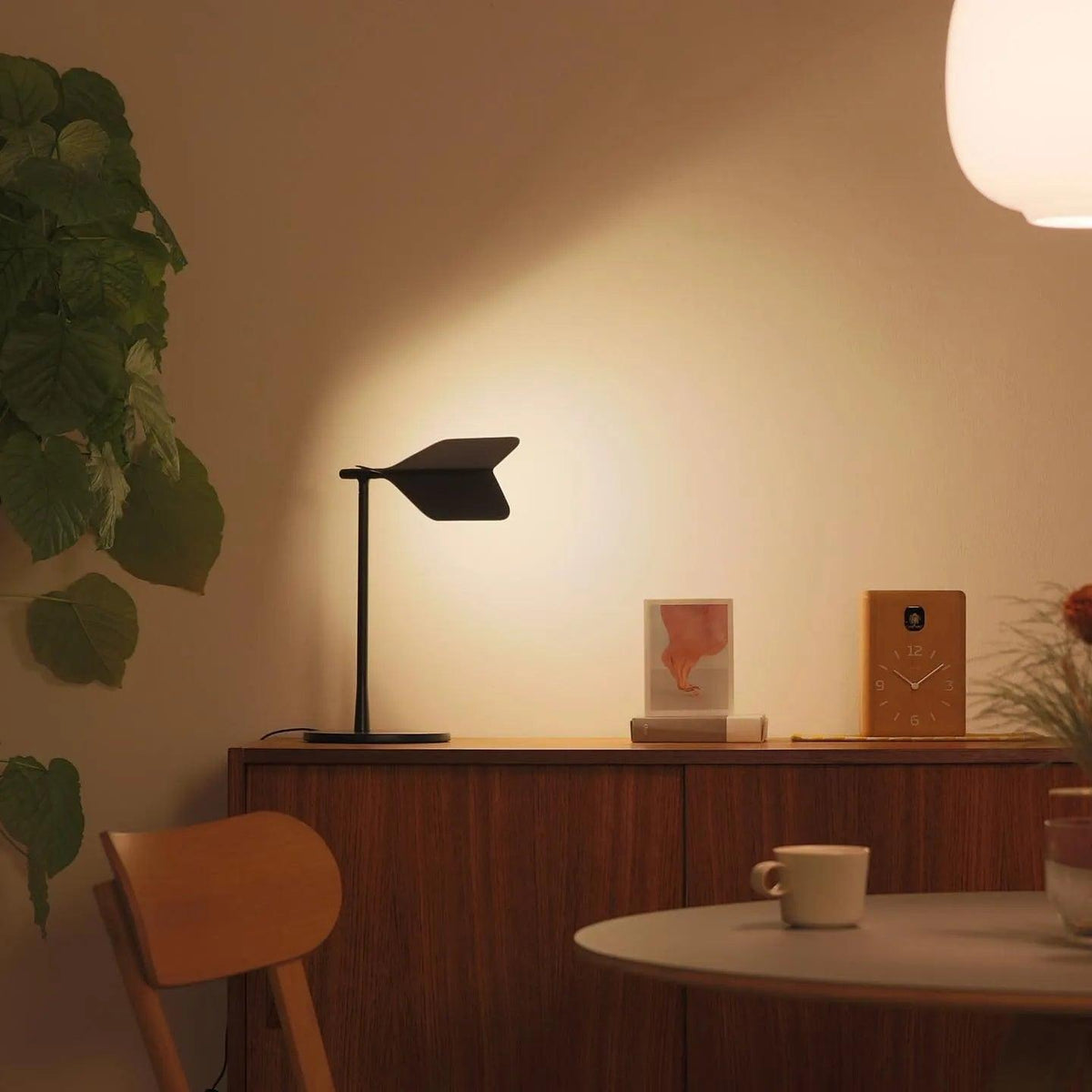 Cilorn Acrylic Minimalist Table Lamp