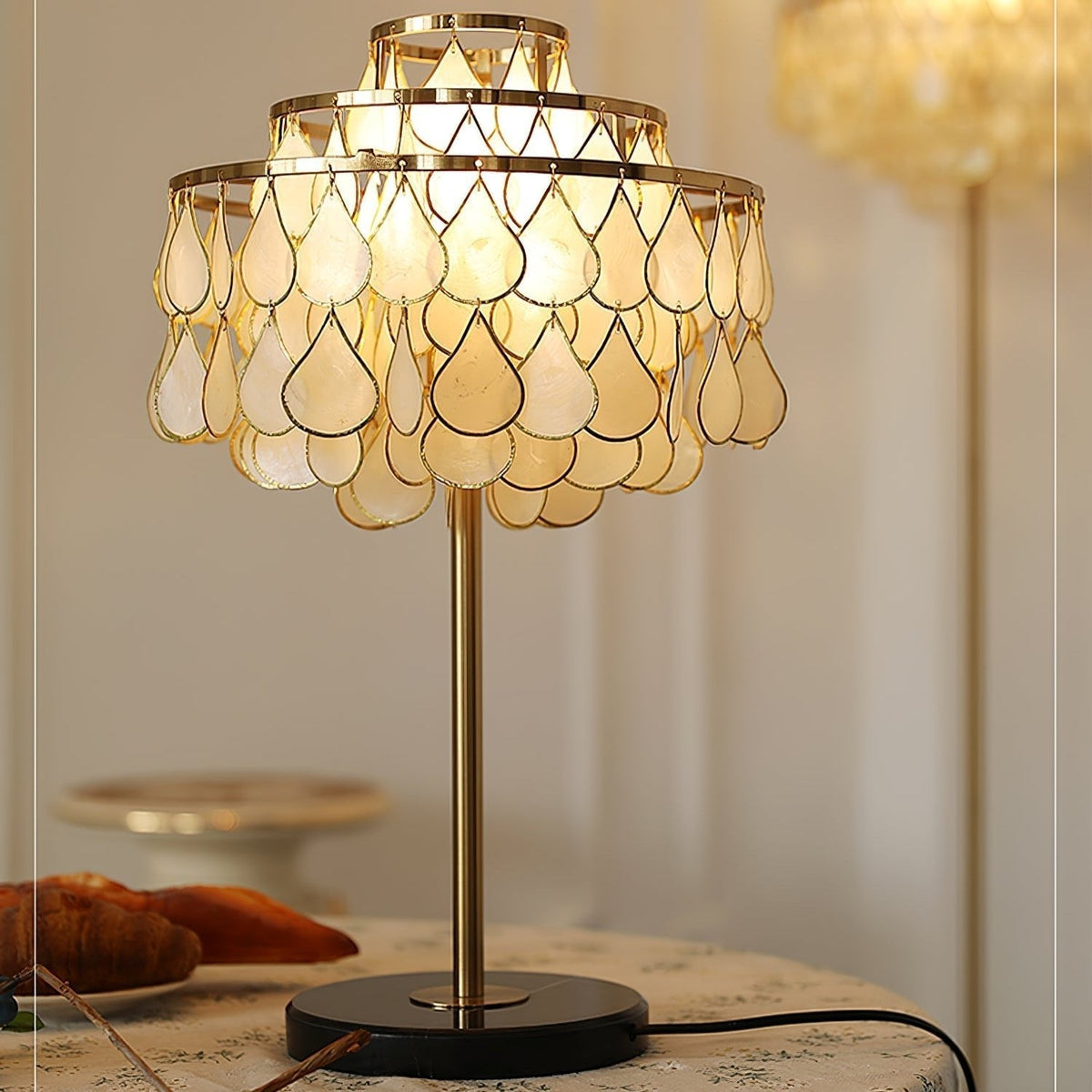 Jacob Luxury  Teardrops  Shell Table Lamp