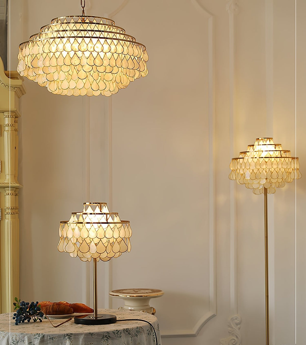 Jacob Luxury  Teardrops  Shell Table Lamp