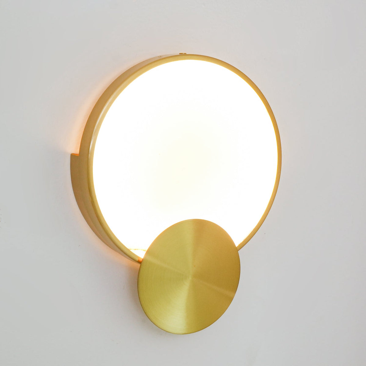 Myvelarae Circular Alabaster Wall Light