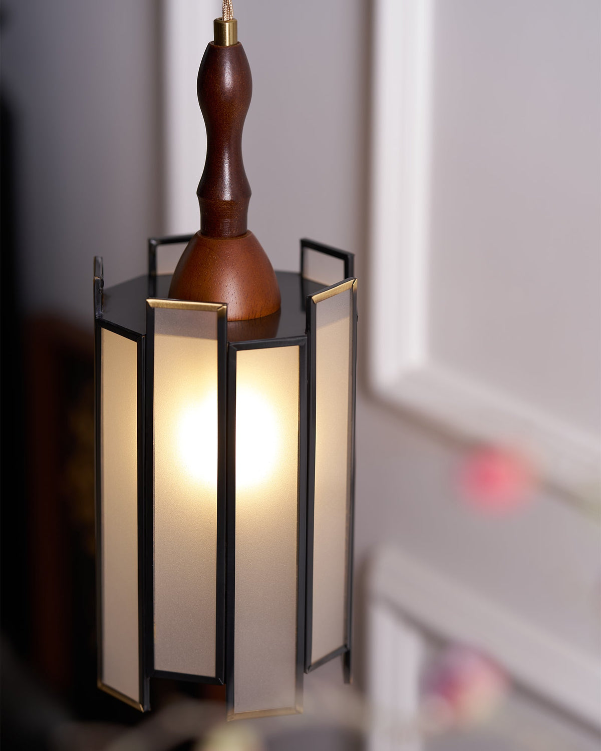 Ebjan Stained Glass Pendant Light