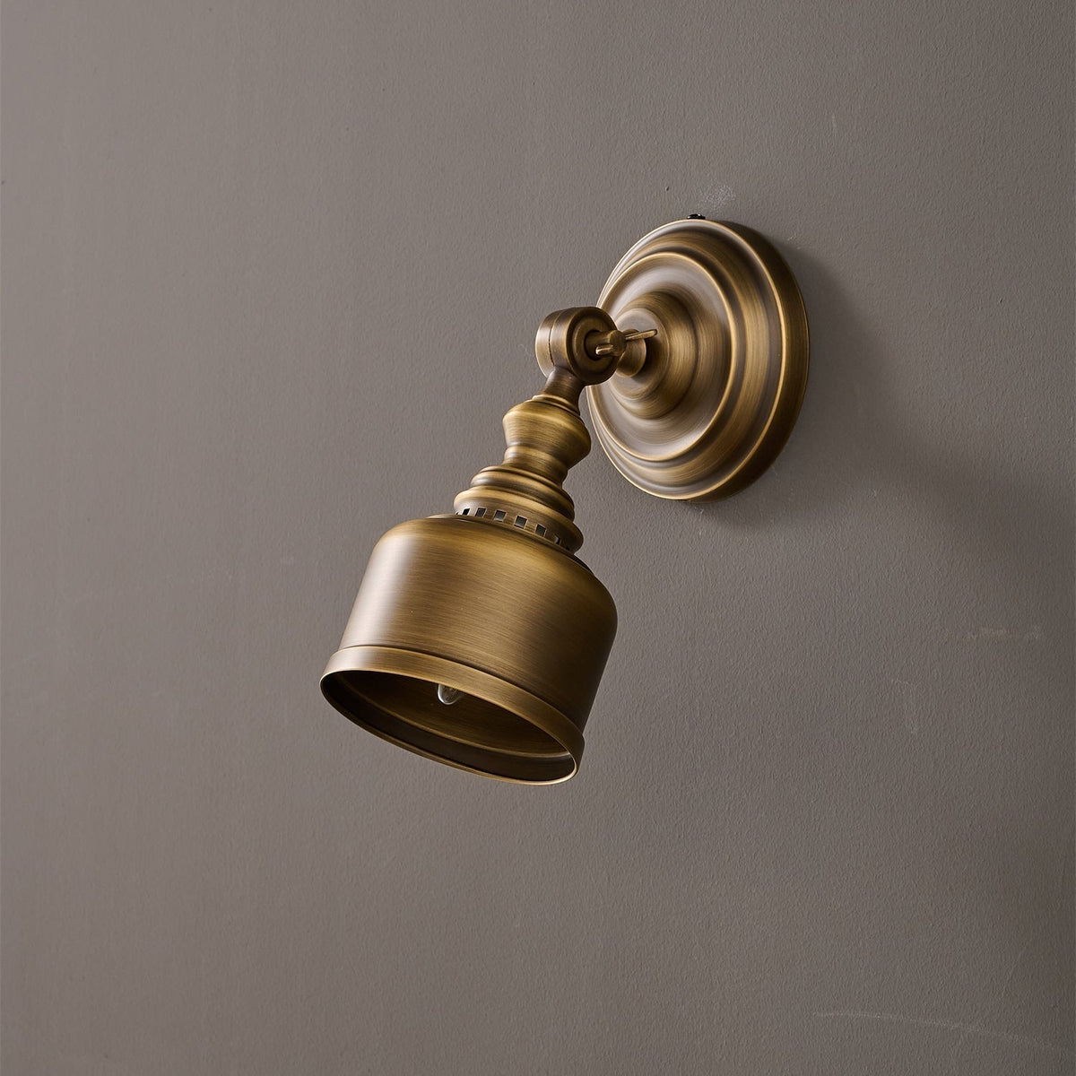 Graham Wall Lamp