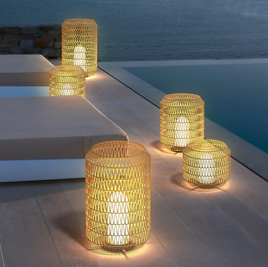 Velaleria Outdoor Light