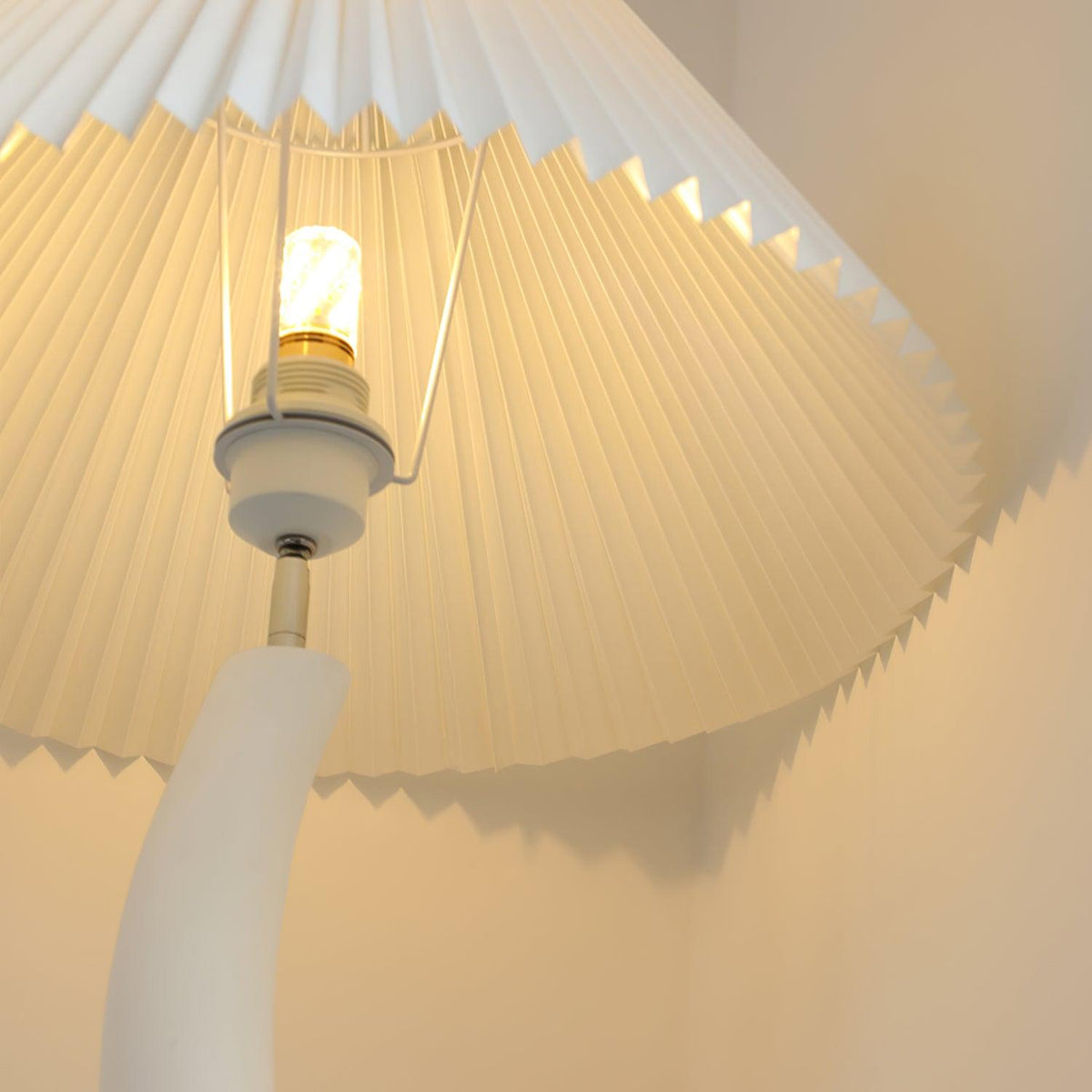 Bexyn Resin Fabric Floor Lamp