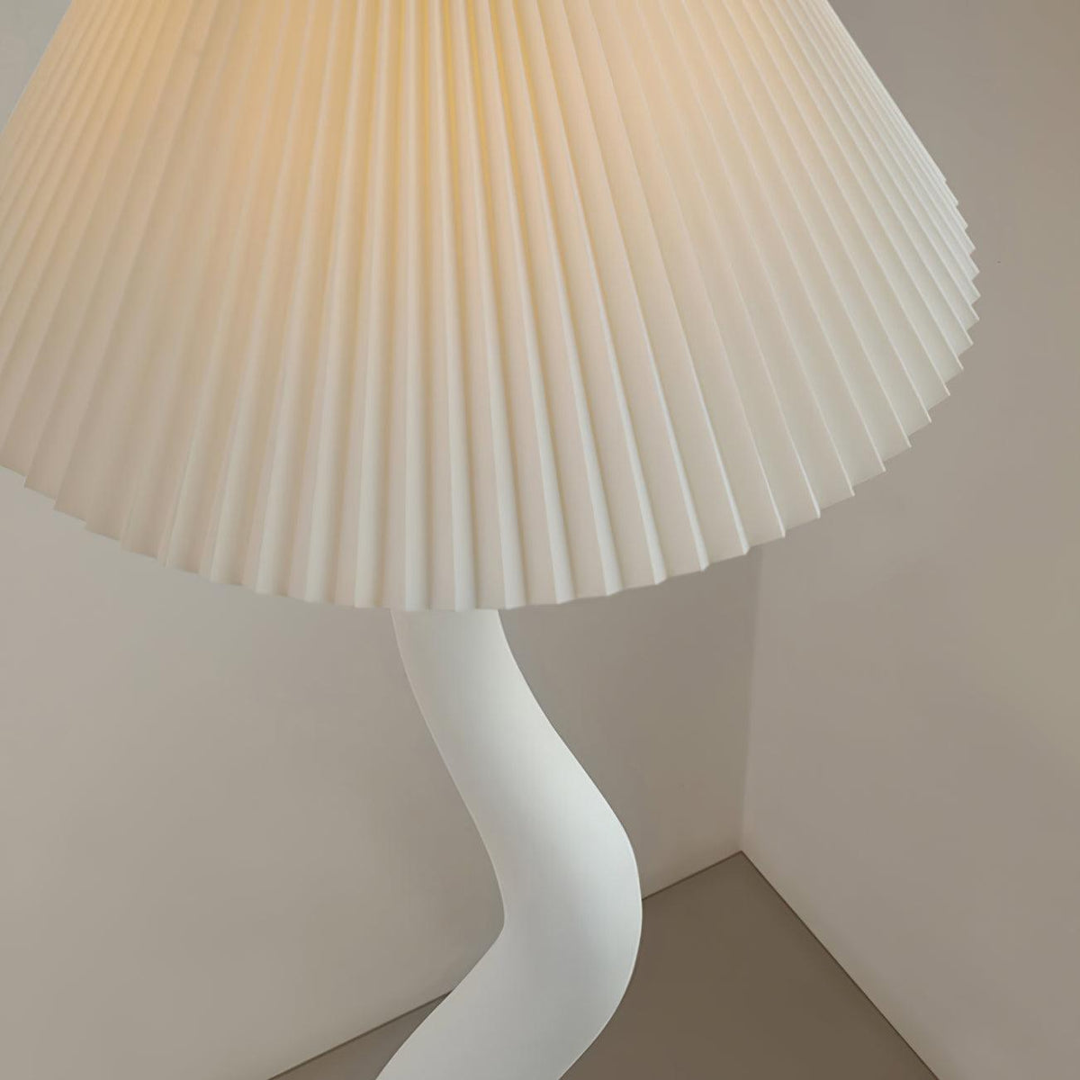 Bexyn Resin Fabric Floor Lamp