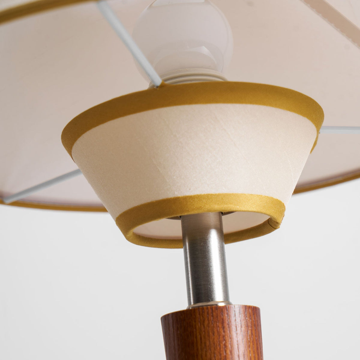 Vido Wood Table Lamp