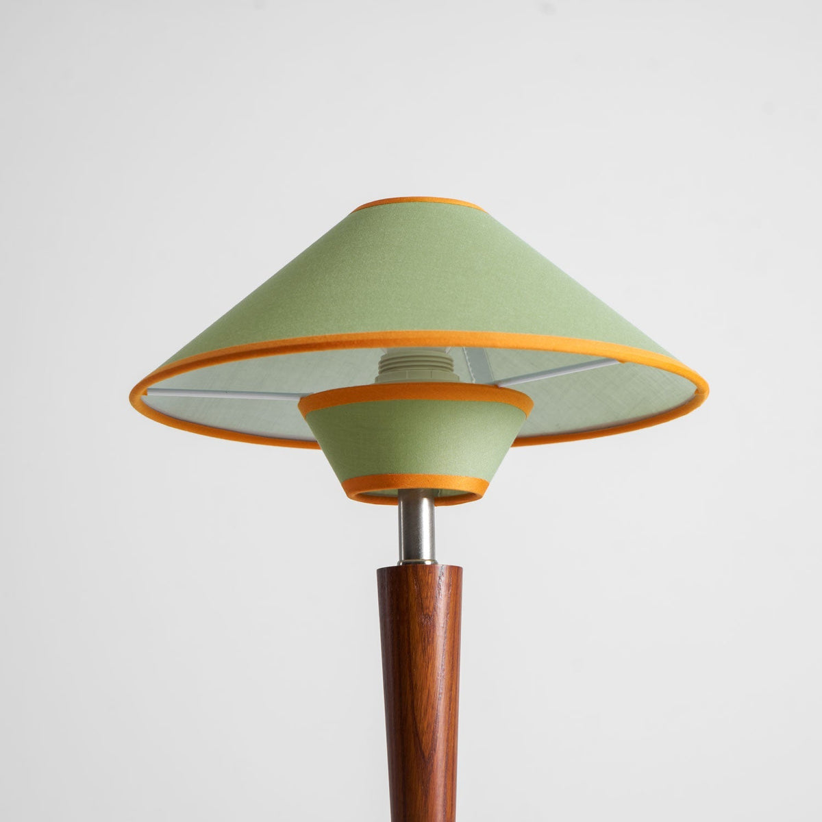 Vido Wood Table Lamp
